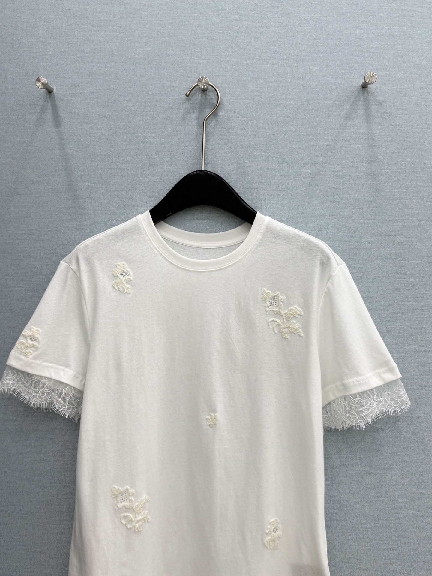 🛒𝐍𝐄𝐖 · 𝟐𝟎𝟐6/爆款现货原单品质 小众*｜26新品蕾丝水溶拼接T恤精致版型上身巨显瘦！定制最新工