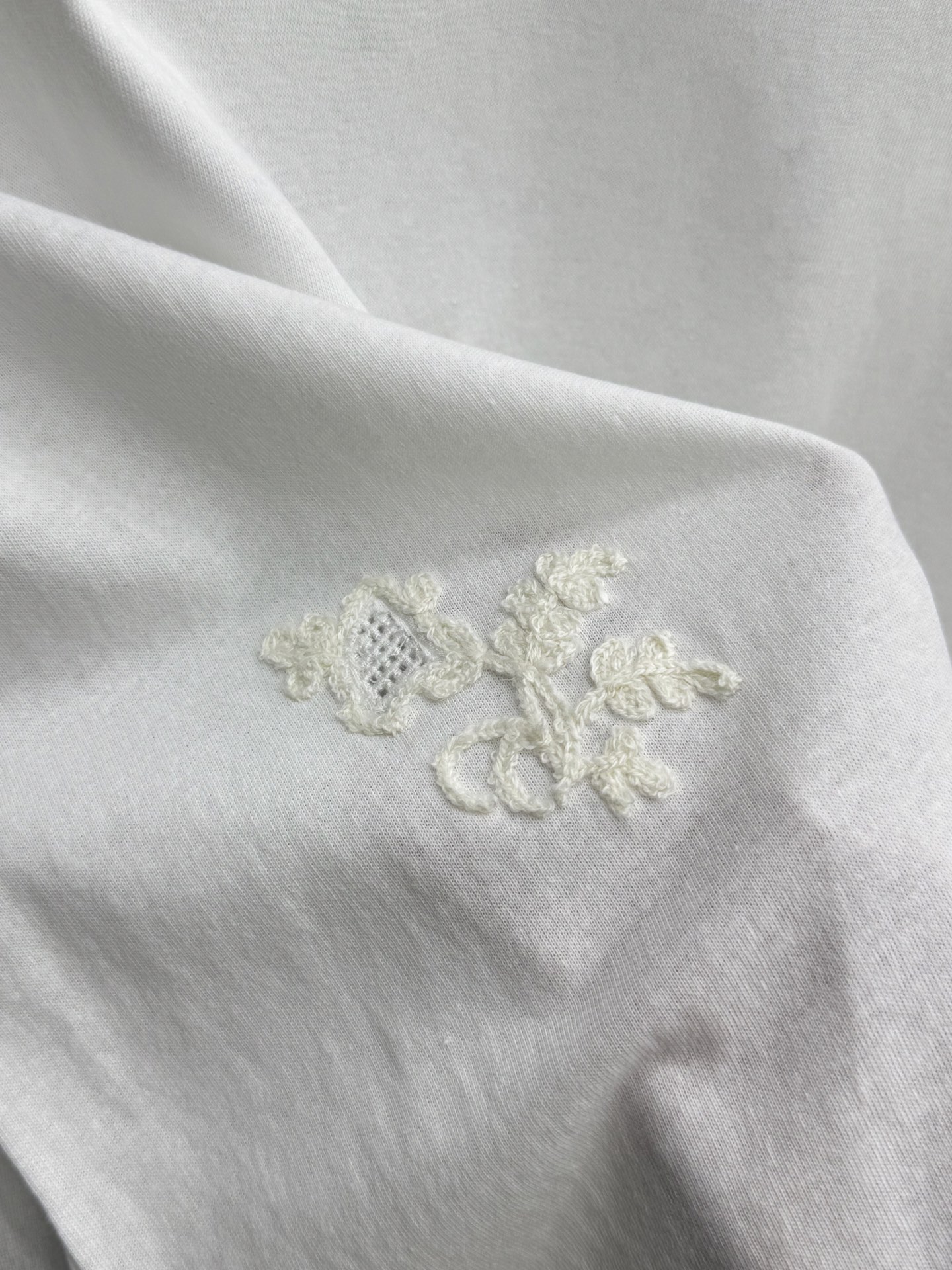 🛒𝐍𝐄𝐖 · 𝟐𝟎𝟐6/爆款现货原单品质 小众*｜26新品蕾丝水溶拼接T恤精致版型上身巨显瘦！定制最新工