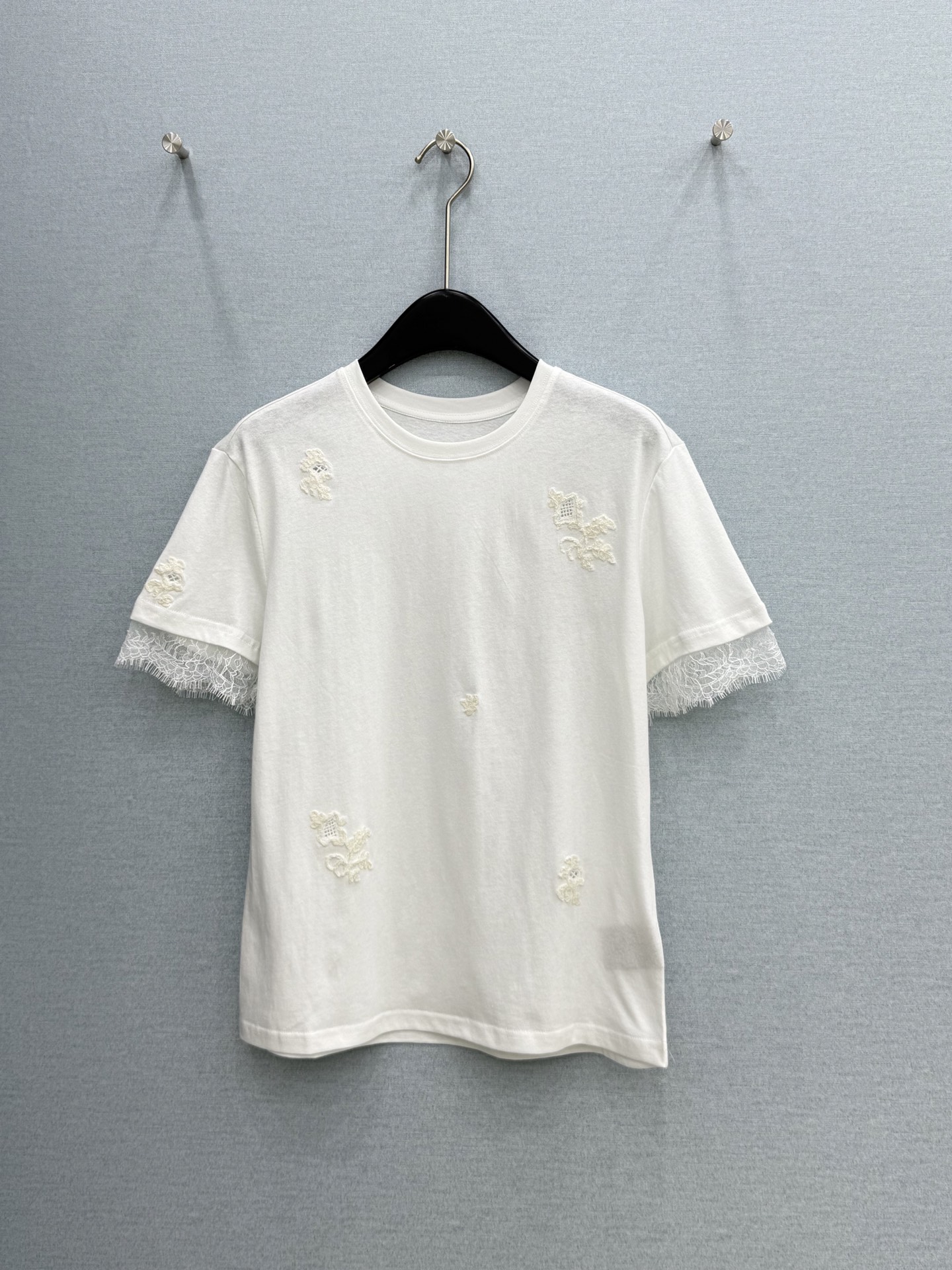 🛒𝐍𝐄𝐖 · 𝟐𝟎𝟐6/爆款现货原单品质 小众*｜26新品蕾丝水溶拼接T恤精致版型上身巨显瘦！定制最新工