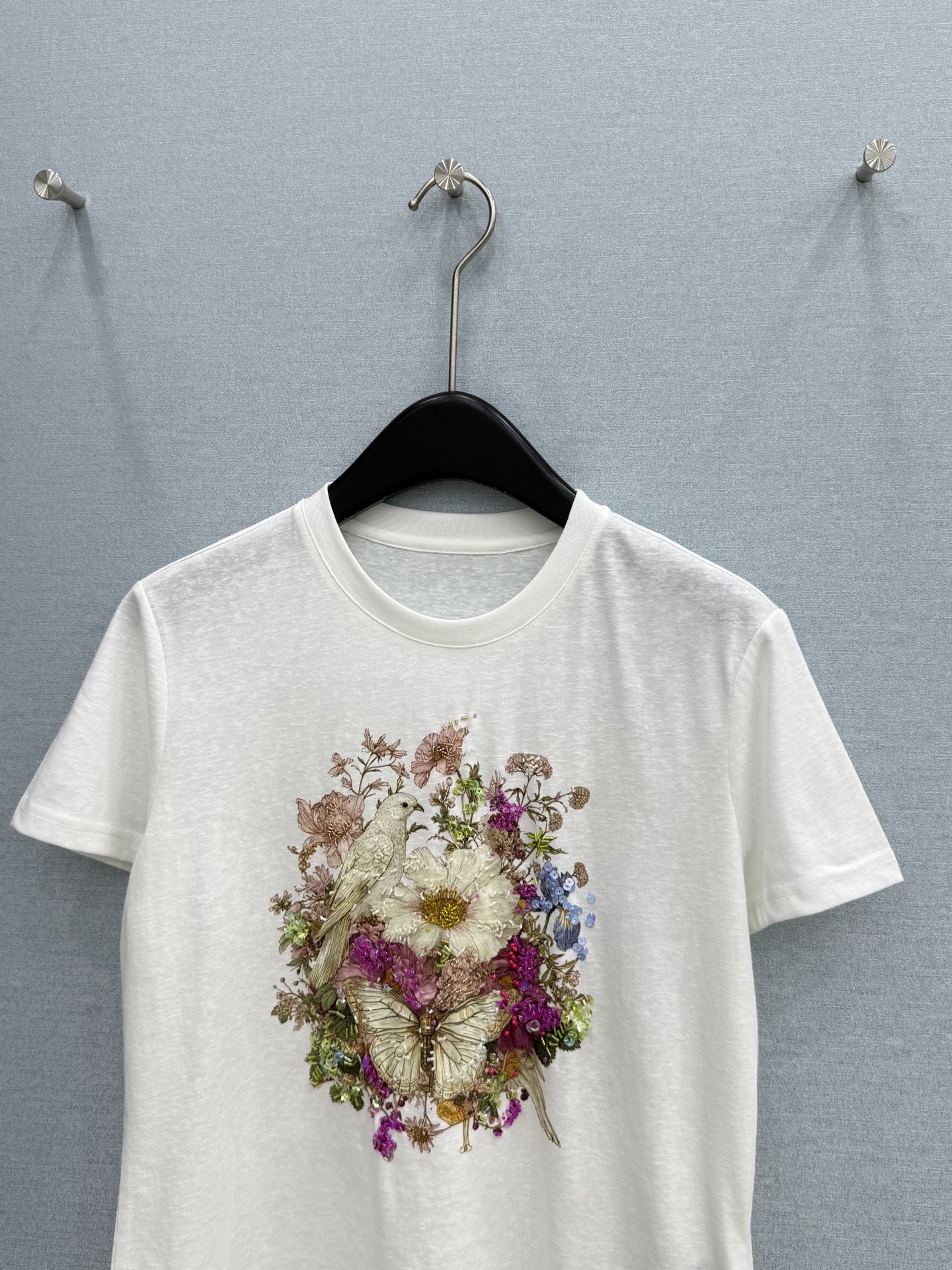 🛒𝐍𝐄𝐖 · 𝟐𝟎𝟐6/爆款现货原单品质 小众*｜精致印花订珠短袖T恤高订面料 亲肤透气舒适标志性字母图