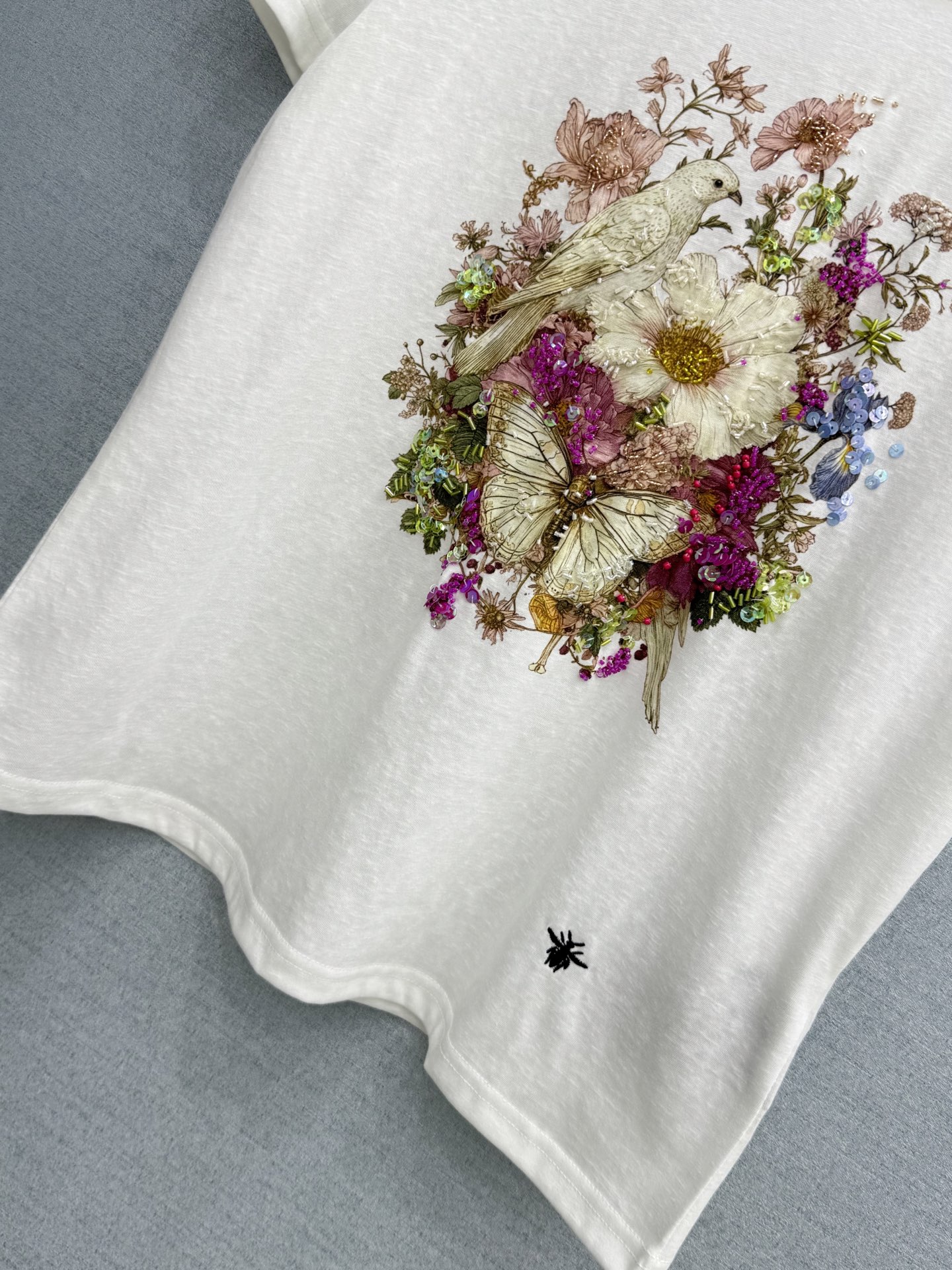 🛒𝐍𝐄𝐖 · 𝟐𝟎𝟐6/爆款现货原单品质 小众*｜精致印花订珠短袖T恤高订面料 亲肤透气舒适标志性字母图