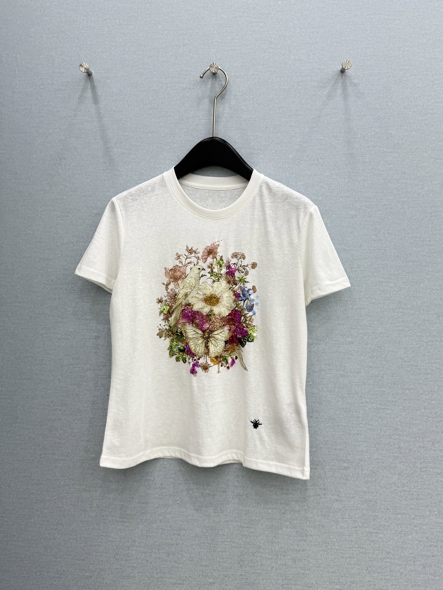 🛒𝐍𝐄𝐖 · 𝟐𝟎𝟐6/爆款现货原单品质 小众*｜精致印花订珠短袖T恤高订面料 亲肤透气舒适标志性字母图