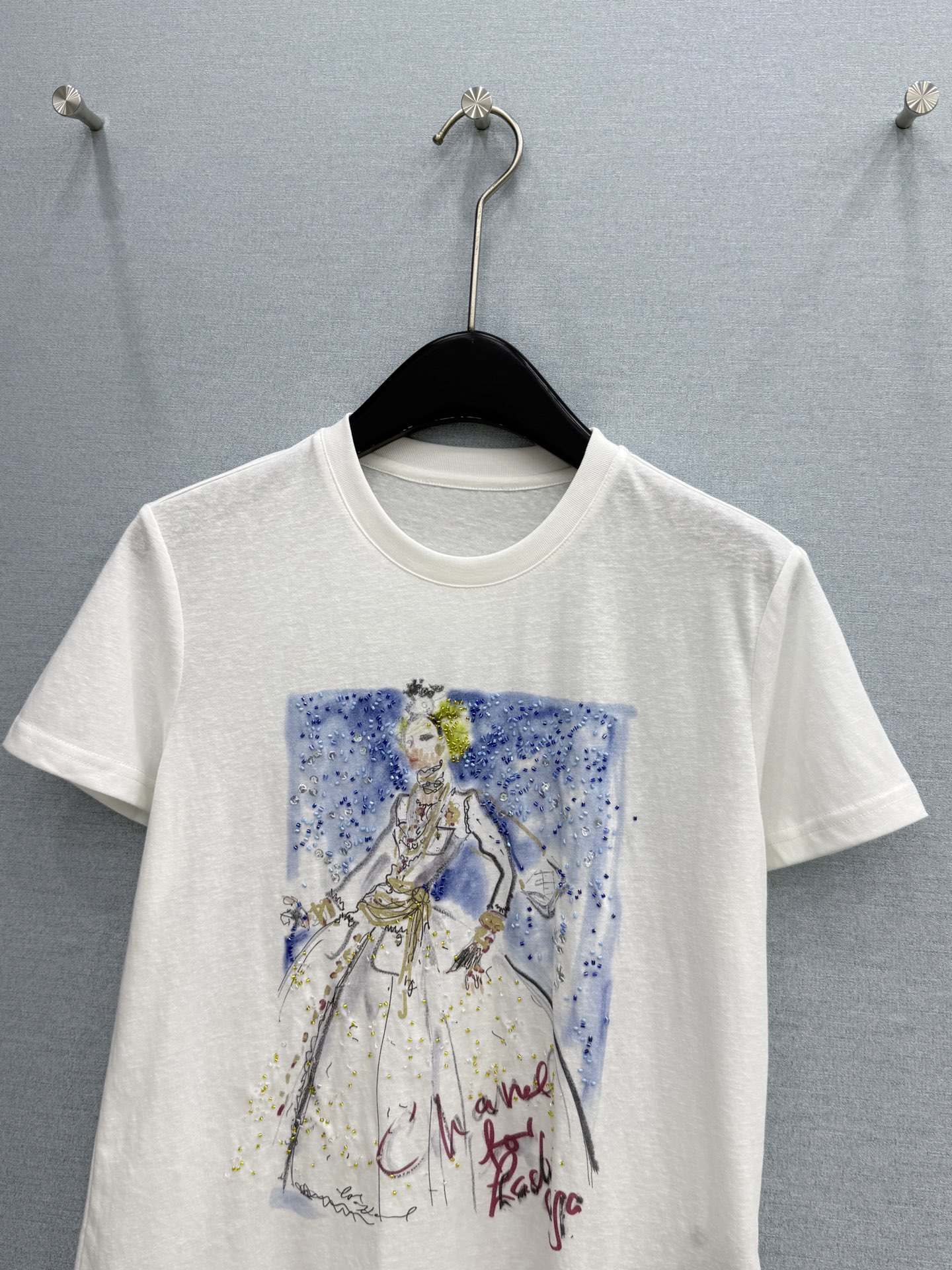 🛒𝐍𝐄𝐖 · 𝟐𝟎𝟐6/爆款现货原单品质 小众*｜精致印花订珠短袖T恤高订面料 亲肤透气舒适标志性字母图