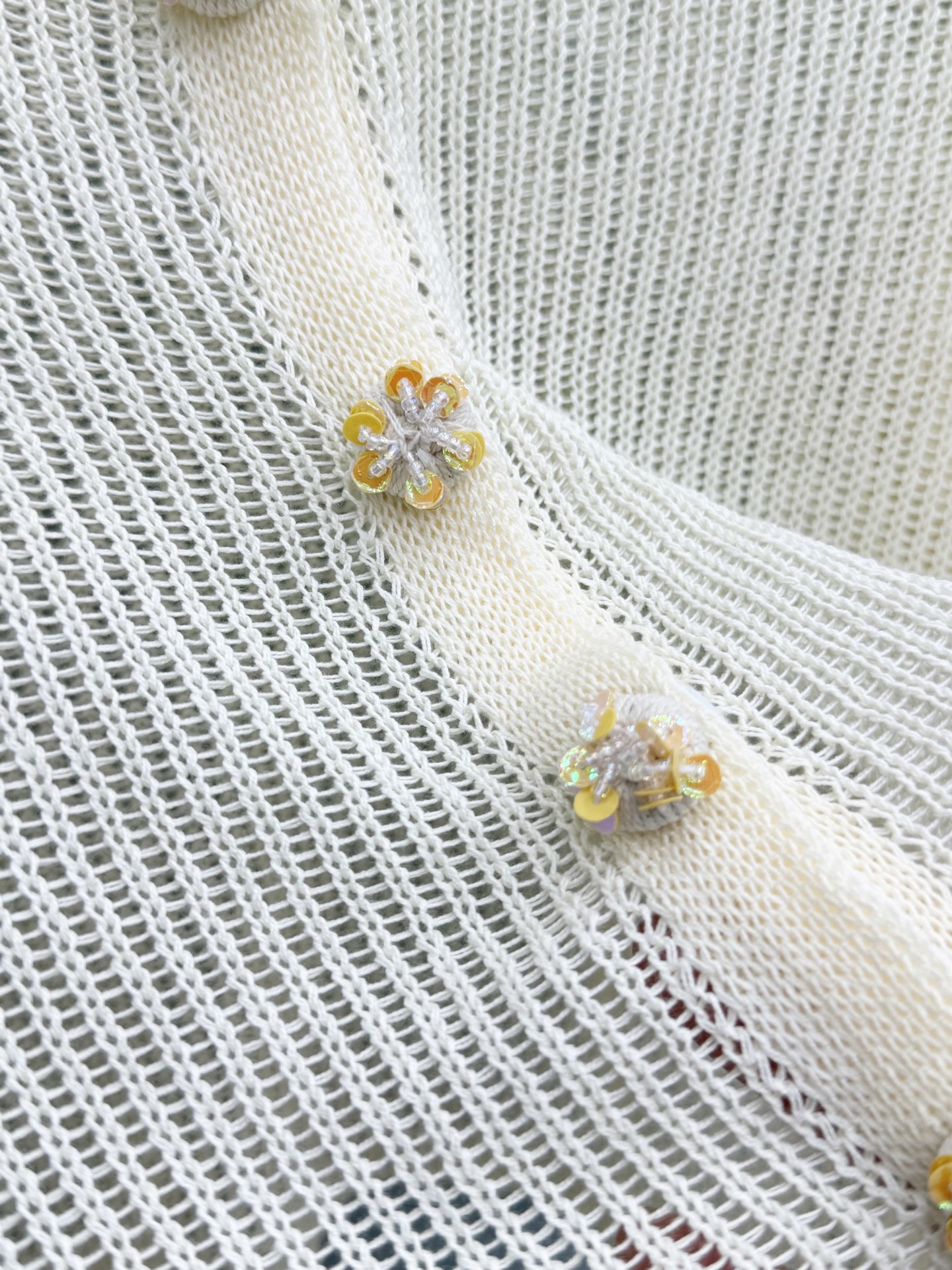 🛒𝐍𝐄𝐖 · 𝟐𝟎𝟐6/爆款现货设计师 小众｜26新品圆领钩花针织开衫王炸单品，精致常规版型上身巨显瘦！