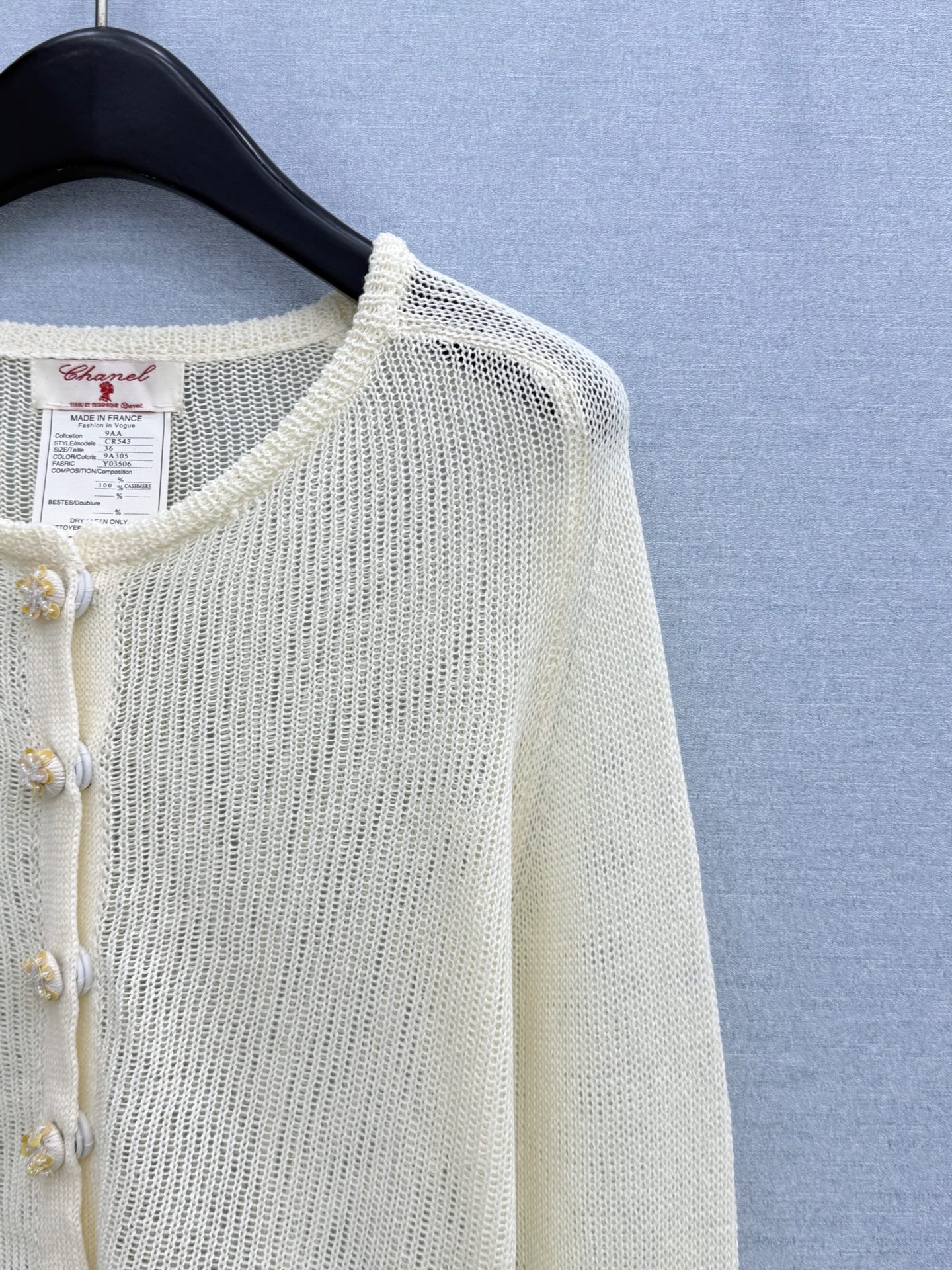🛒𝐍𝐄𝐖 · 𝟐𝟎𝟐6/爆款现货设计师 小众｜26新品圆领钩花针织开衫王炸单品，精致常规版型上身巨显瘦！
