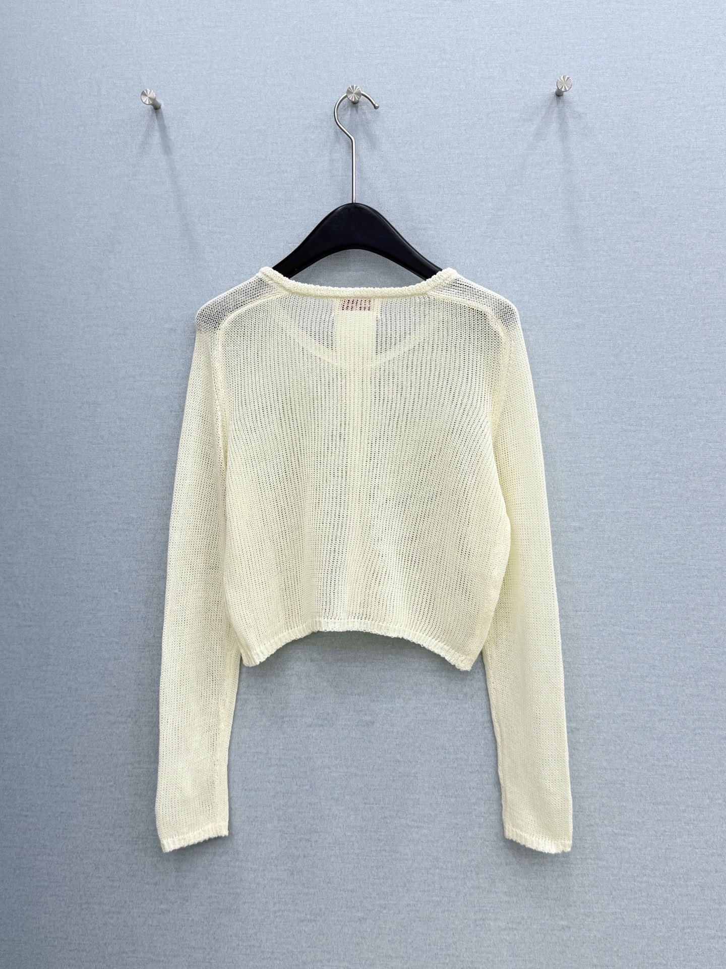 🛒𝐍𝐄𝐖 · 𝟐𝟎𝟐6/爆款现货设计师 小众｜26新品圆领钩花针织开衫王炸单品，精致常规版型上身巨显瘦！