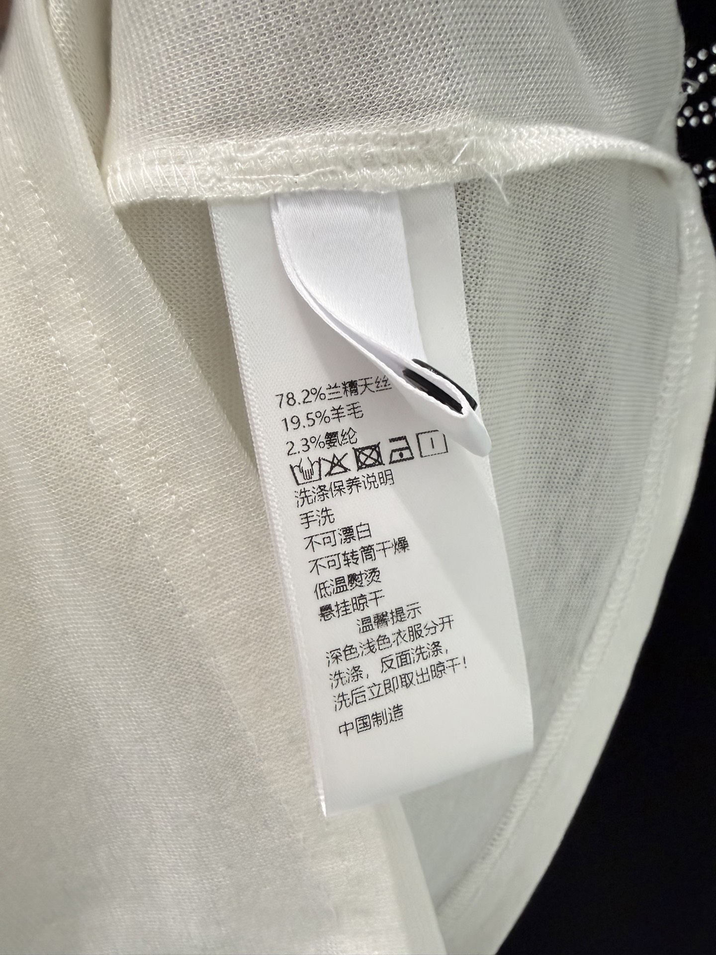 🛒𝐍𝐄𝐖 · 𝟐𝟎𝟐6/爆款现货原创设计师 ｜2026新品天丝羊毛烫钻𝑇𝑒𝑒定制YB材质 透气舒适 质感