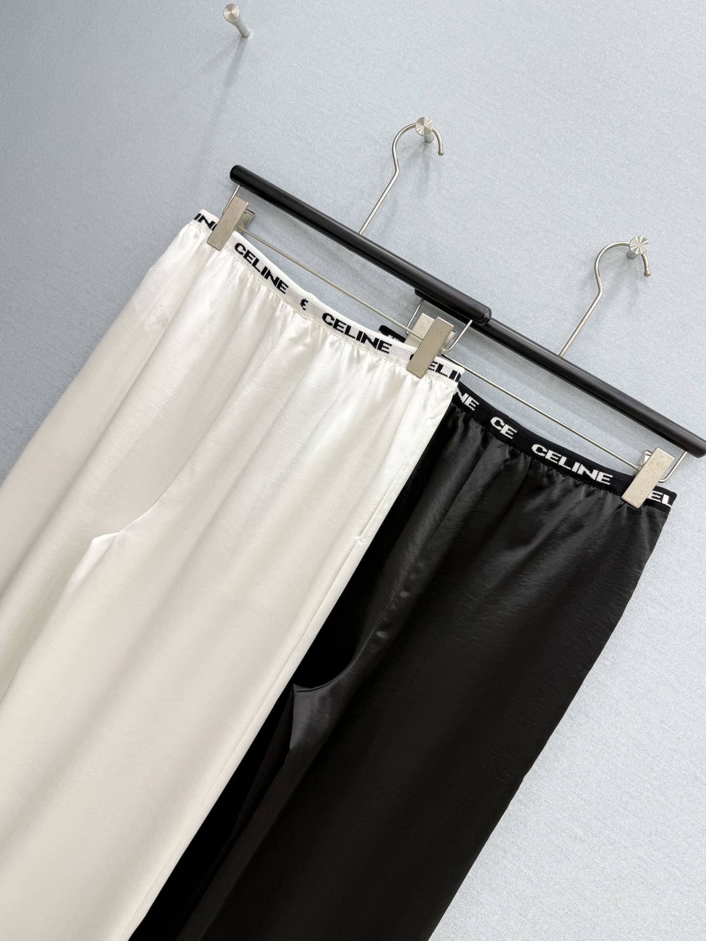 🛒𝐍𝐄𝐖 · 𝟐𝟎𝟐6/爆款现货原单高品质 Celi*｜26新款抽绳织带醋酸休闲裤颜色百搭高级 松紧腰包