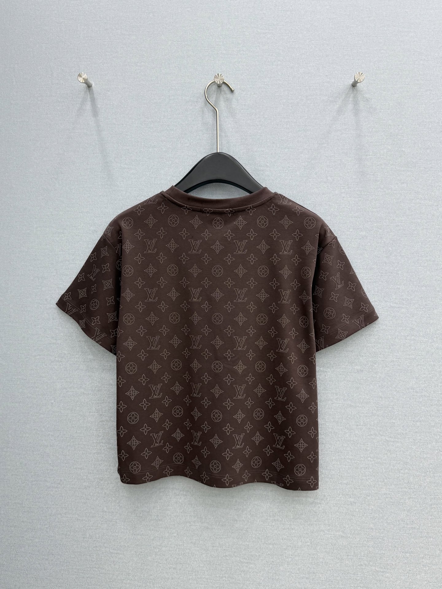 🛒𝐍𝐄𝐖 · 𝟐𝟎𝟐6/爆款现货原单品质 Lou *｜精致印花短袖T恤高订面料 亲肤透气舒适标志性字母图