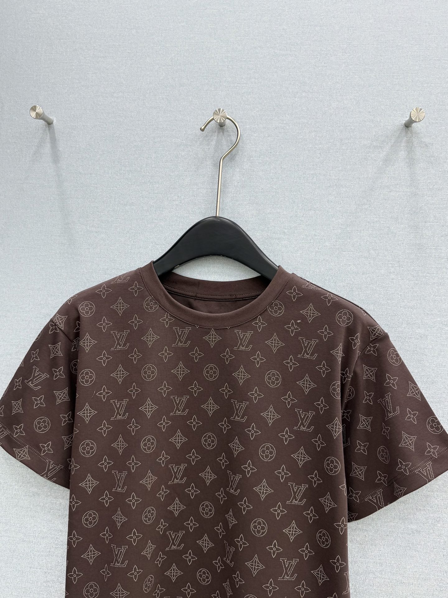 🛒𝐍𝐄𝐖 · 𝟐𝟎𝟐6/爆款现货原单品质 Lou *｜精致印花短袖T恤高订面料 亲肤透气舒适标志性字母图