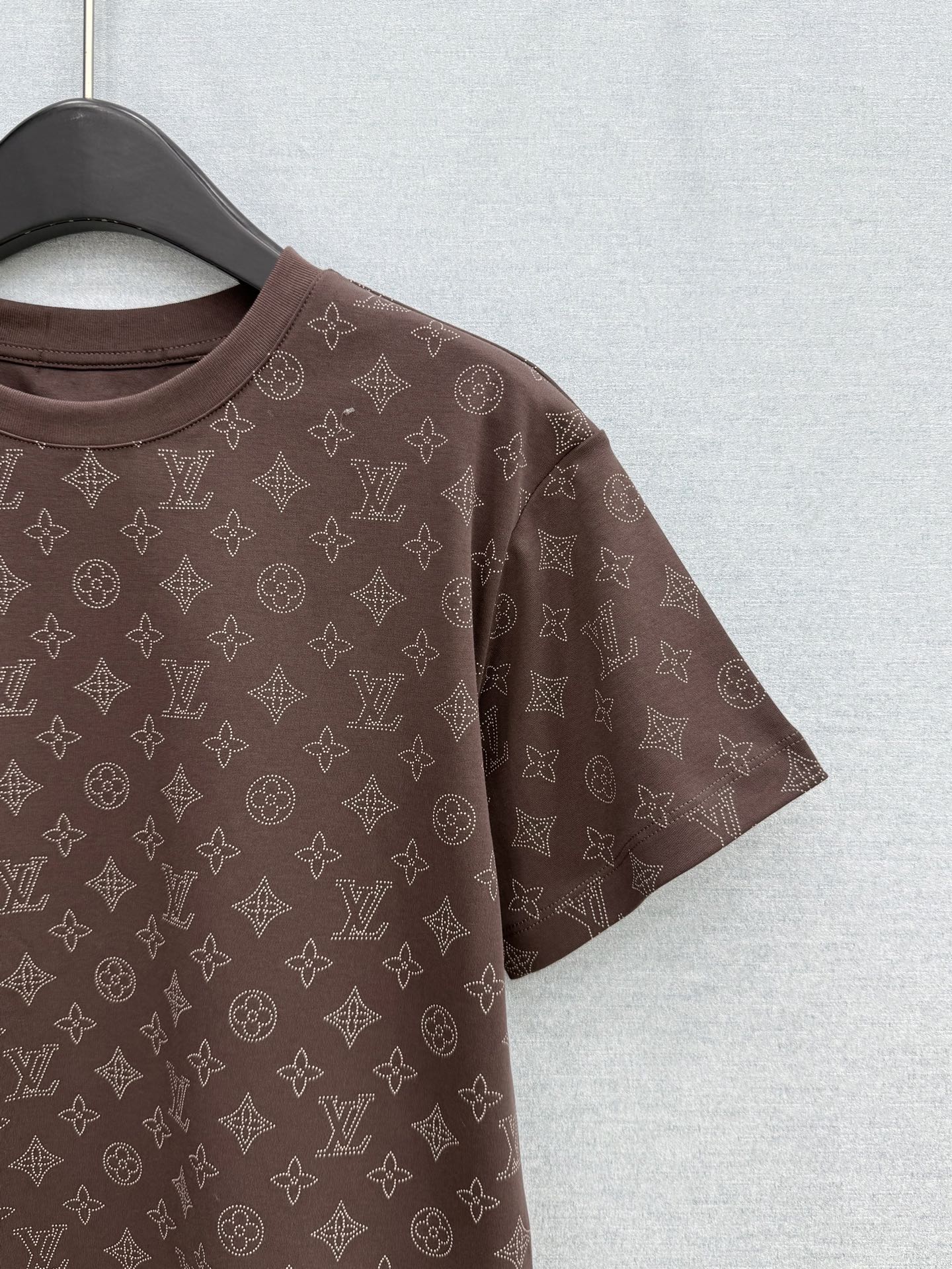 🛒𝐍𝐄𝐖 · 𝟐𝟎𝟐6/爆款现货原单品质 Lou *｜精致印花短袖T恤高订面料 亲肤透气舒适标志性字母图