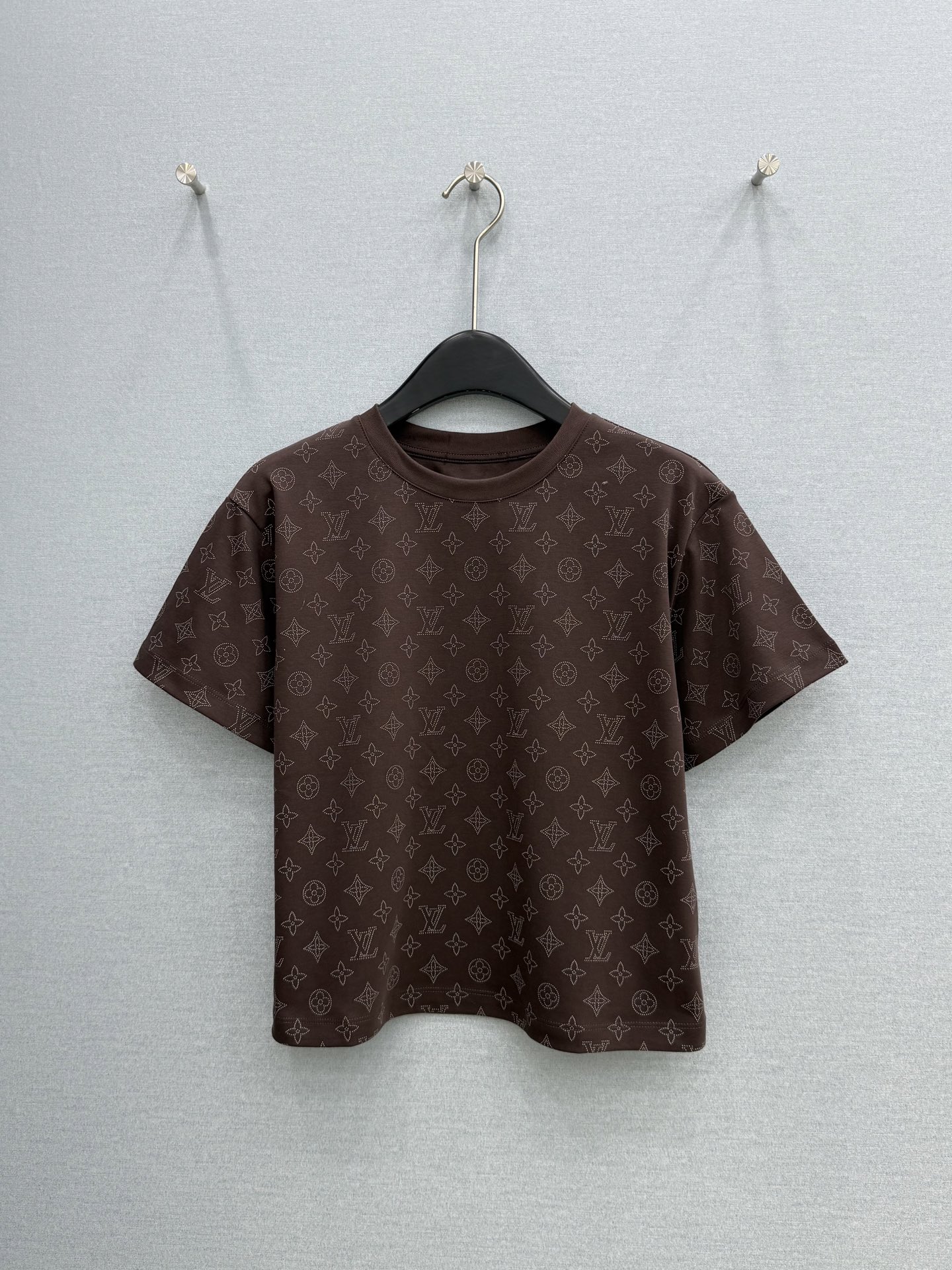 🛒𝐍𝐄𝐖 · 𝟐𝟎𝟐6/爆款现货原单品质 Lou *｜精致印花短袖T恤高订面料 亲肤透气舒适标志性字母图