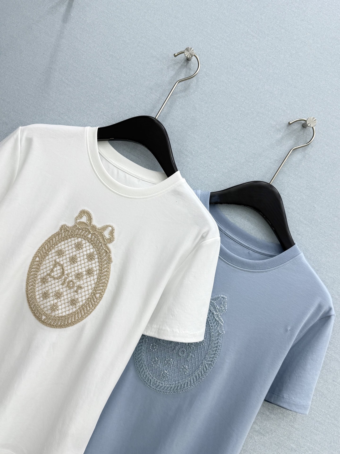 🛒𝐍𝐄𝐖 · 𝟐𝟎𝟐6/爆款现货原单品质 Dio* *｜精致刺绣短袖T恤高订面料 亲肤透气舒适标志性字母