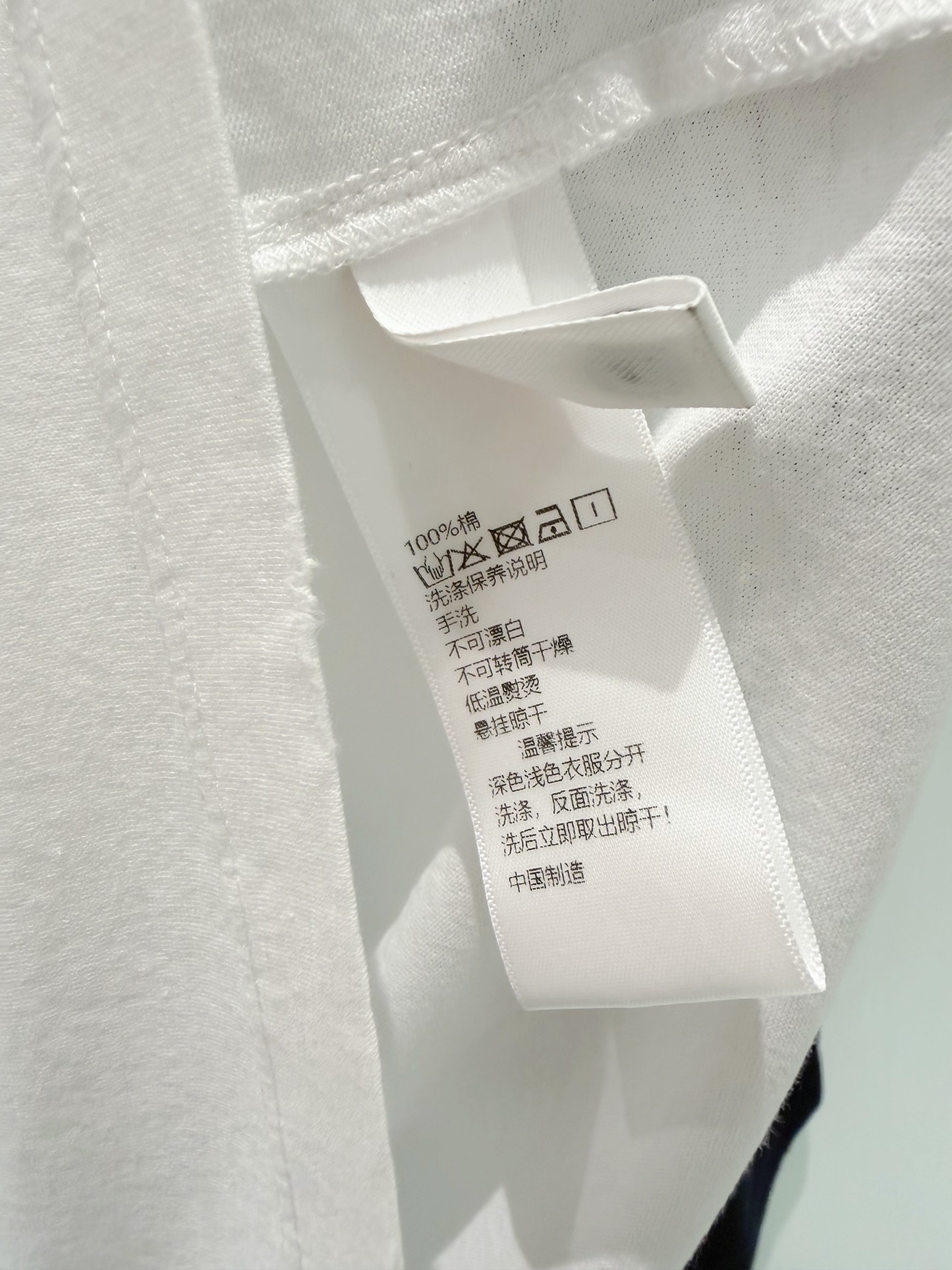 🛒𝐍𝐄𝐖 · 𝟐𝟎𝟐6/爆款现货原创 设计师｜手工订钻短袖T恤高订面料 亲肤透气舒适标志性腰线 低调奢华