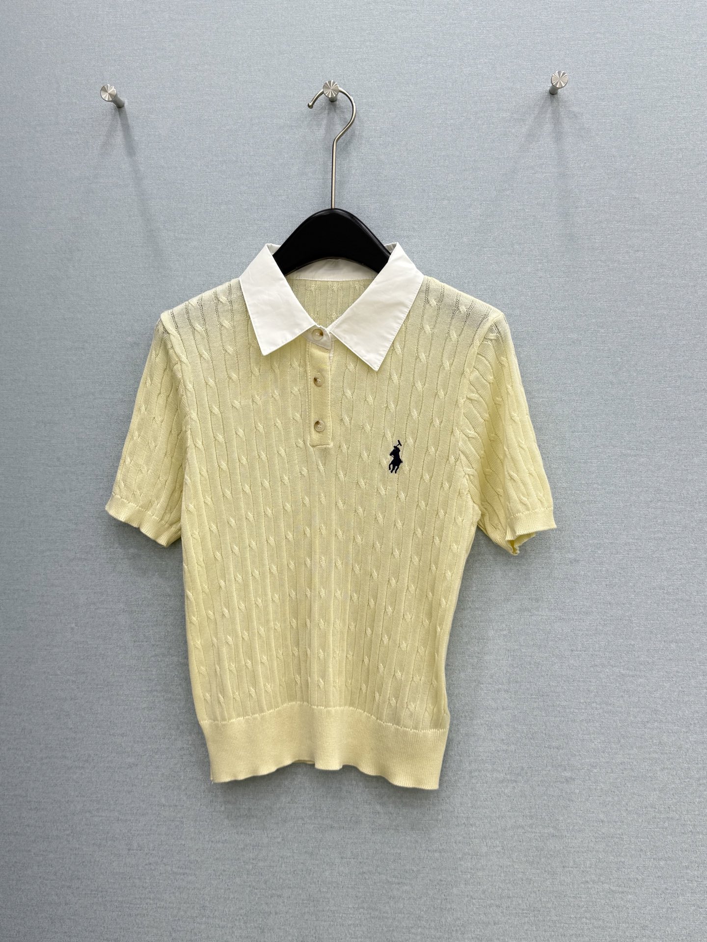 🛒𝐍𝐄𝐖 · 𝟐𝟎𝟐6/爆款现货【原单品质】 小众｜26新品翻领撞色针织衫王炸单品，精致常规版型上身巨显