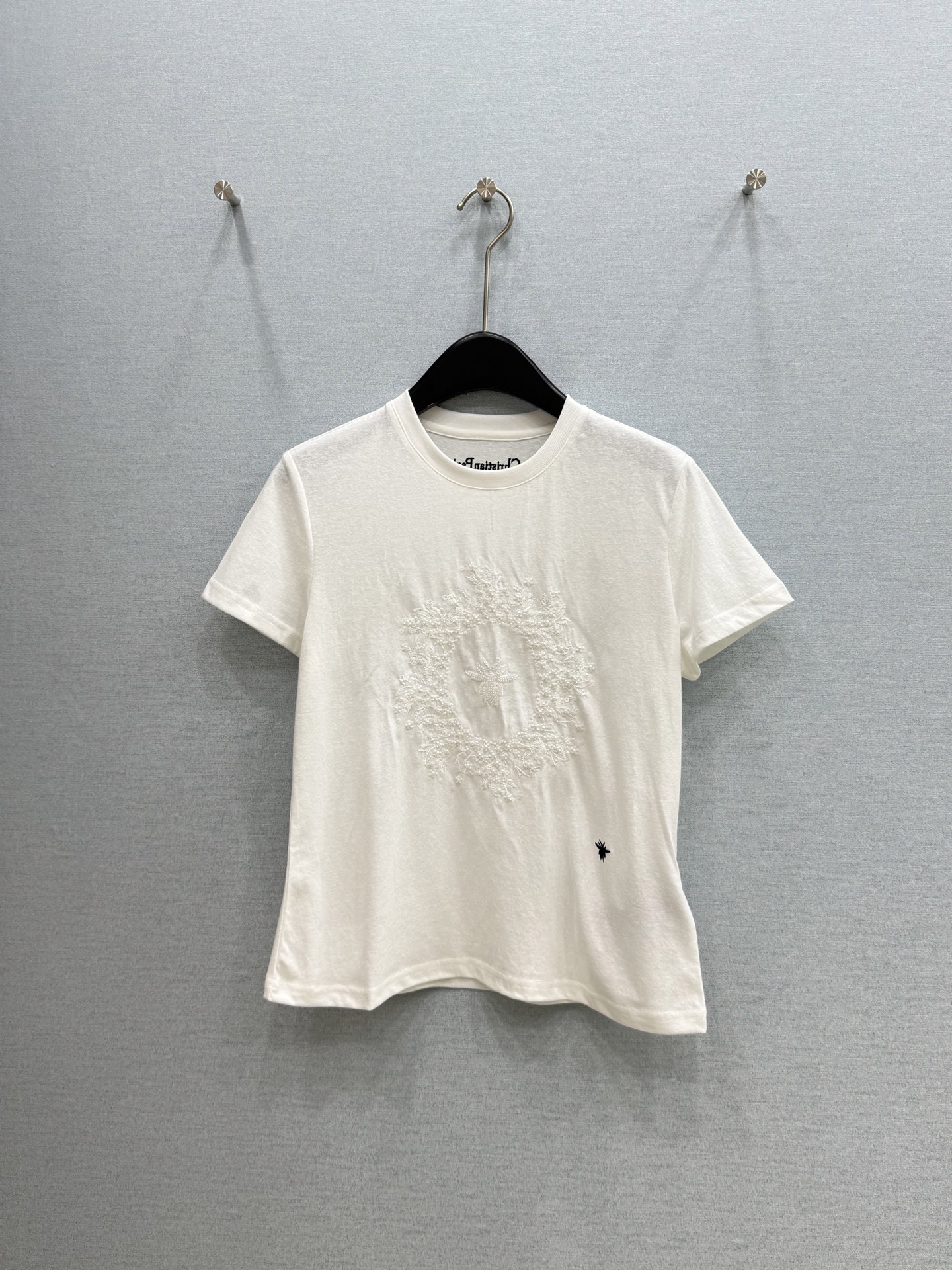 🛒𝐍𝐄𝐖 · 𝟐𝟎𝟐6/爆款现货原单品质 小众*｜精致印花订珠短袖T恤高订面料 亲肤透气舒适标志性字母图