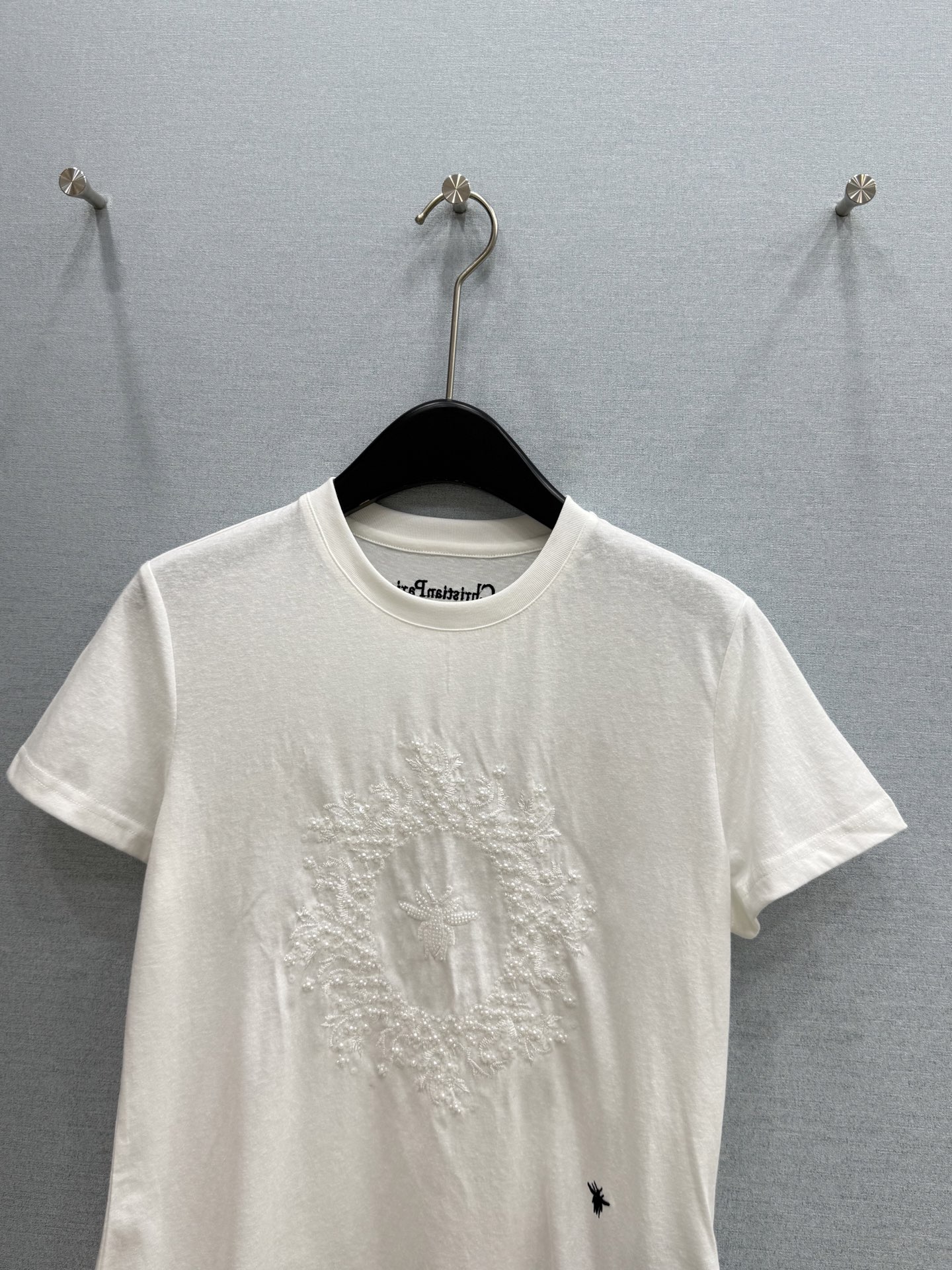 🛒𝐍𝐄𝐖 · 𝟐𝟎𝟐6/爆款现货原单品质 小众*｜精致印花订珠短袖T恤高订面料 亲肤透气舒适标志性字母图