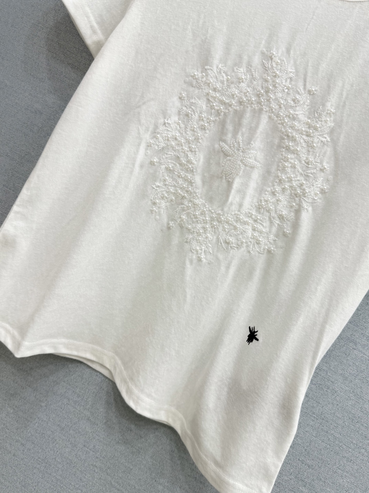 🛒𝐍𝐄𝐖 · 𝟐𝟎𝟐6/爆款现货原单品质 小众*｜精致印花订珠短袖T恤高订面料 亲肤透气舒适标志性字母图