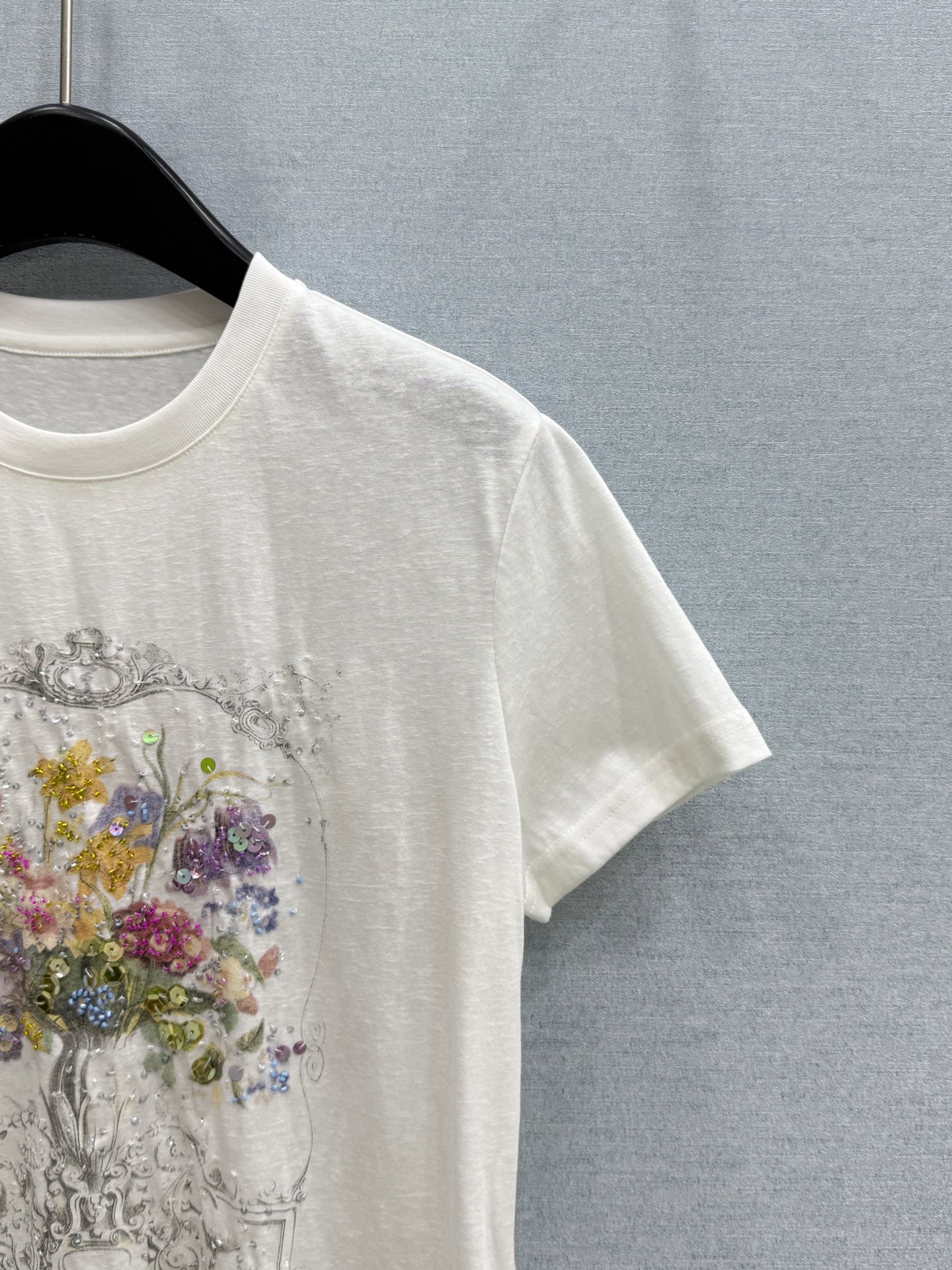 🛒𝐍𝐄𝐖 · 𝟐𝟎𝟐6/爆款现货原单品质 小众*｜精致印花订珠短袖T恤高订面料 亲肤透气舒适标志性字母图
