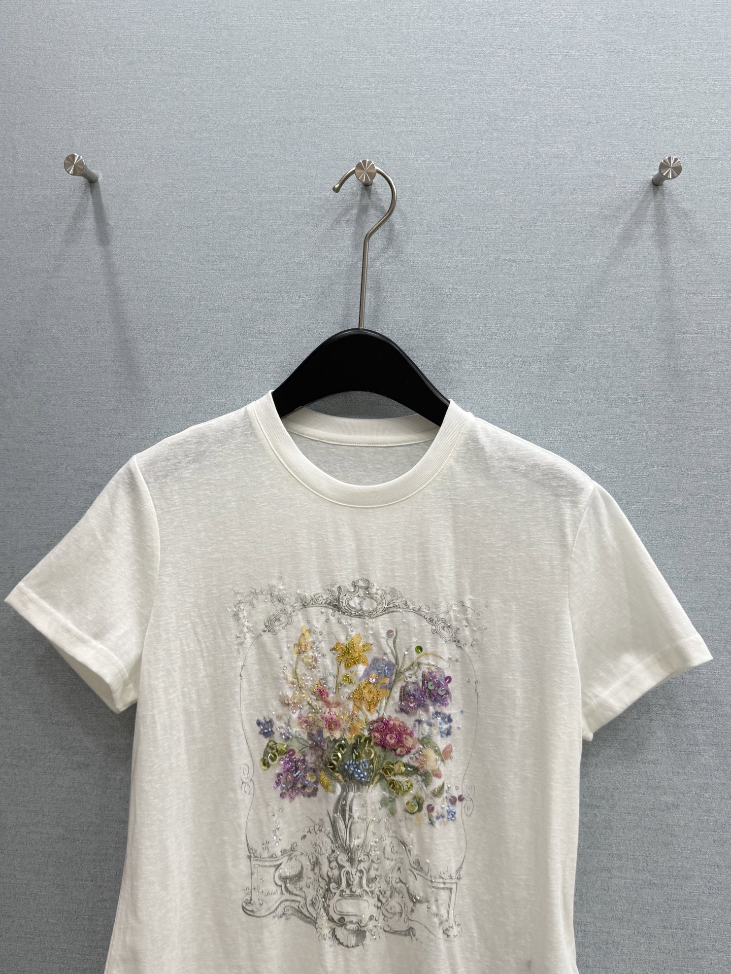 🛒𝐍𝐄𝐖 · 𝟐𝟎𝟐6/爆款现货原单品质 小众*｜精致印花订珠短袖T恤高订面料 亲肤透气舒适标志性字母图
