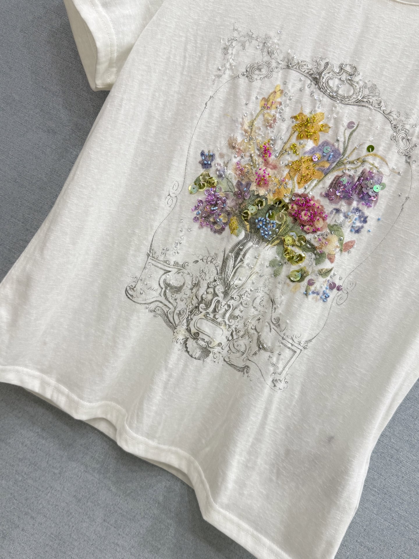 🛒𝐍𝐄𝐖 · 𝟐𝟎𝟐6/爆款现货原单品质 小众*｜精致印花订珠短袖T恤高订面料 亲肤透气舒适标志性字母图