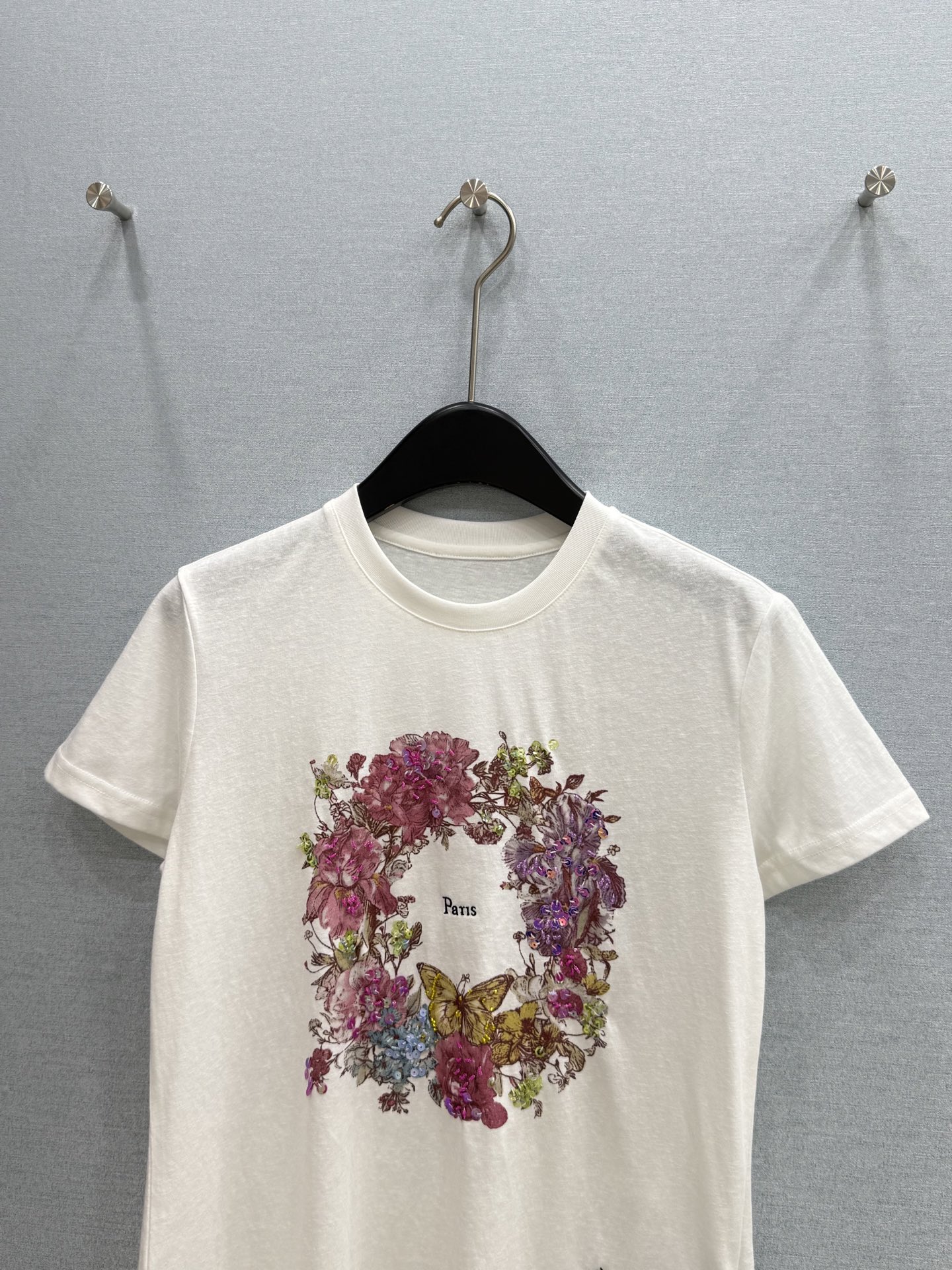 🛒𝐍𝐄𝐖 · 𝟐𝟎𝟐6/爆款现货原单品质 小众*｜精致印花订珠短袖T恤高订面料 亲肤透气舒适标志性字母图
