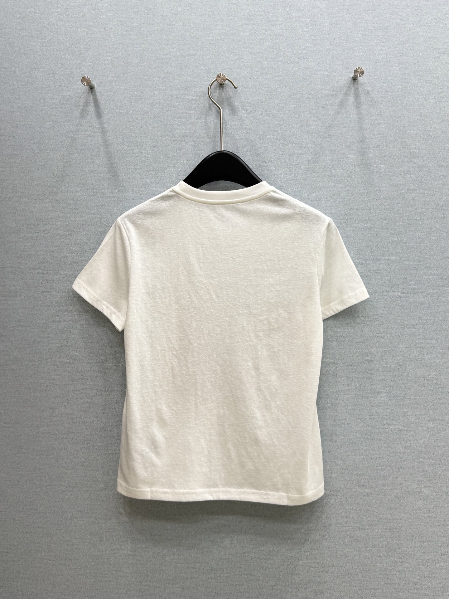 🛒𝐍𝐄𝐖 · 𝟐𝟎𝟐6/爆款现货原单品质 小众*｜精致印花订珠短袖T恤高订面料 亲肤透气舒适标志性字母图