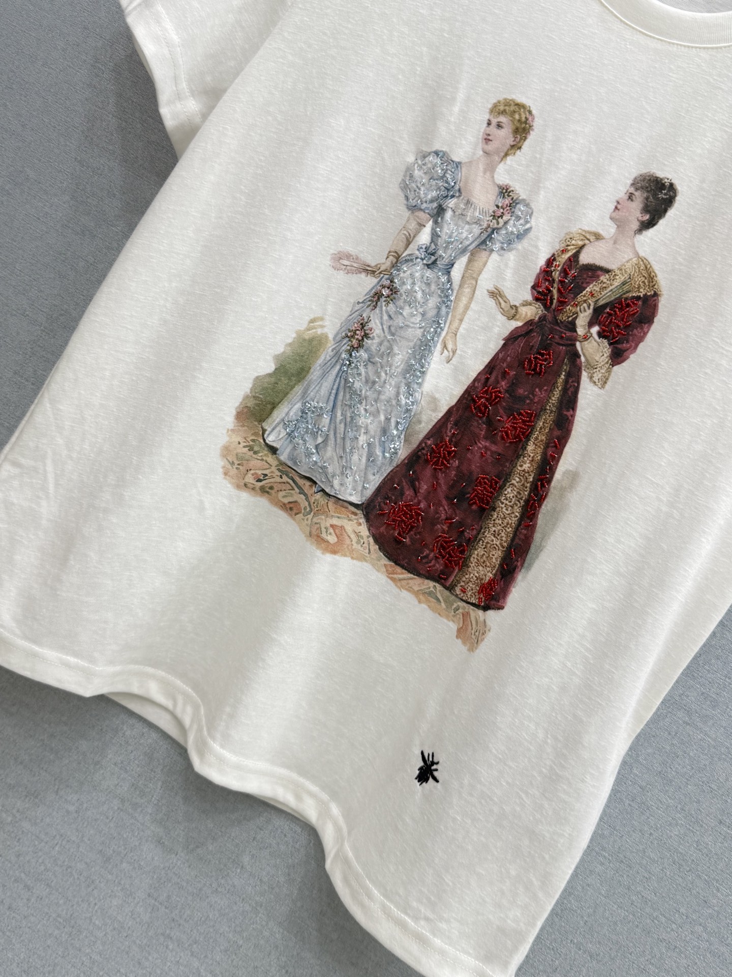 🛒𝐍𝐄𝐖 · 𝟐𝟎𝟐6/爆款现货原单品质 小众*｜精致印花订珠短袖T恤高订面料 亲肤透气舒适标志性字母图