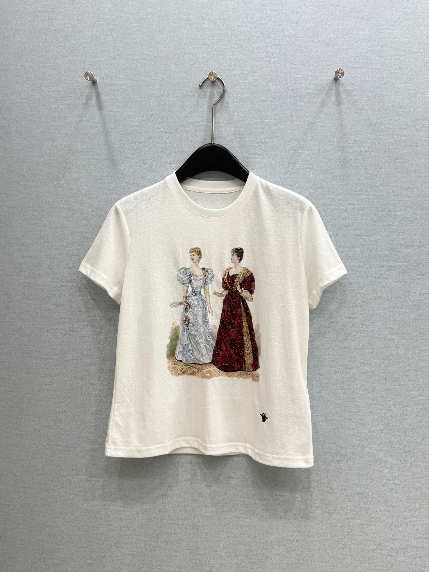 🛒𝐍𝐄𝐖 · 𝟐𝟎𝟐6/爆款现货原单品质 小众*｜精致印花订珠短袖T恤高订面料 亲肤透气舒适标志性字母图