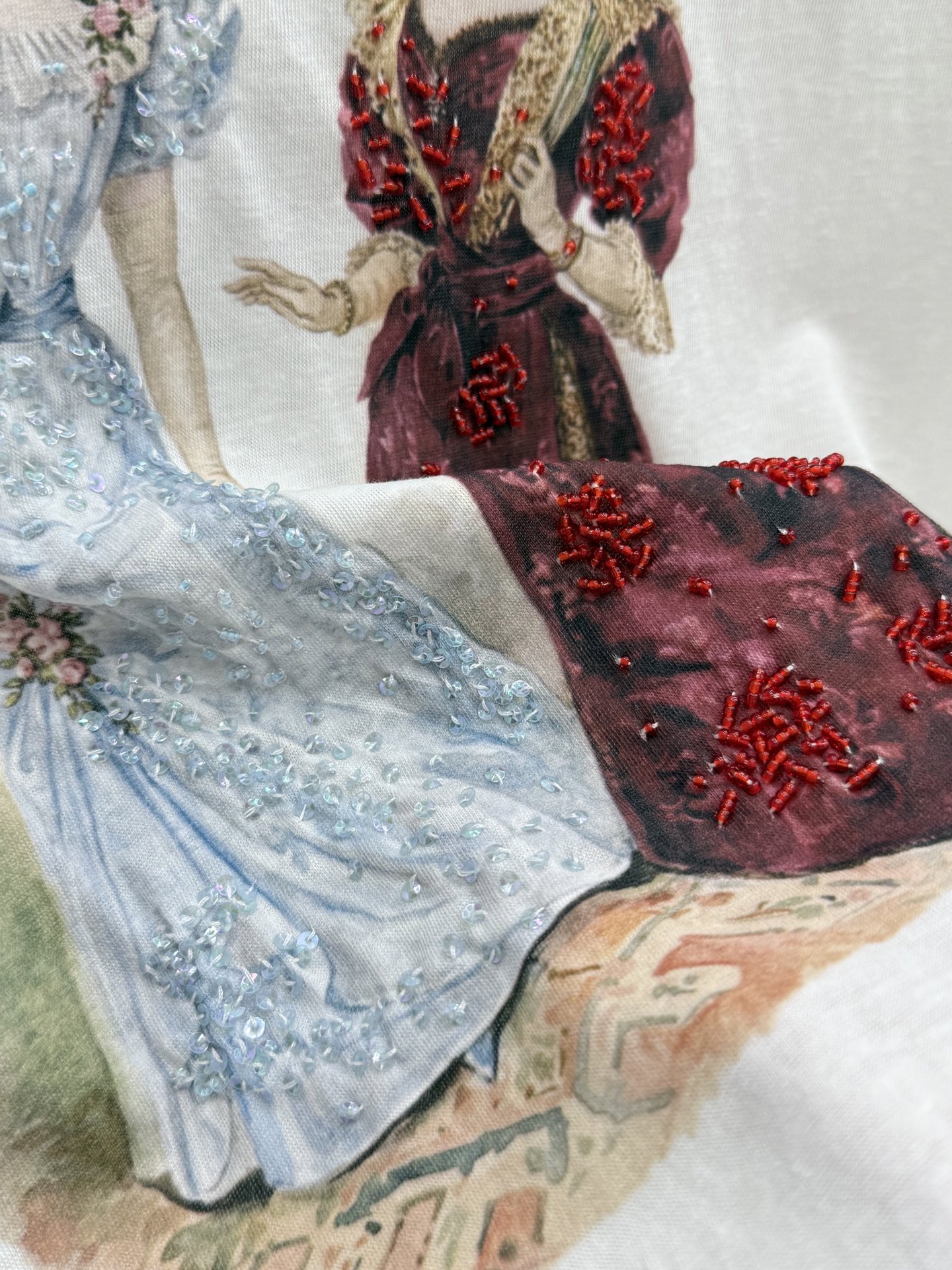🛒𝐍𝐄𝐖 · 𝟐𝟎𝟐6/爆款现货原单品质 小众*｜精致印花订珠短袖T恤高订面料 亲肤透气舒适标志性字母图