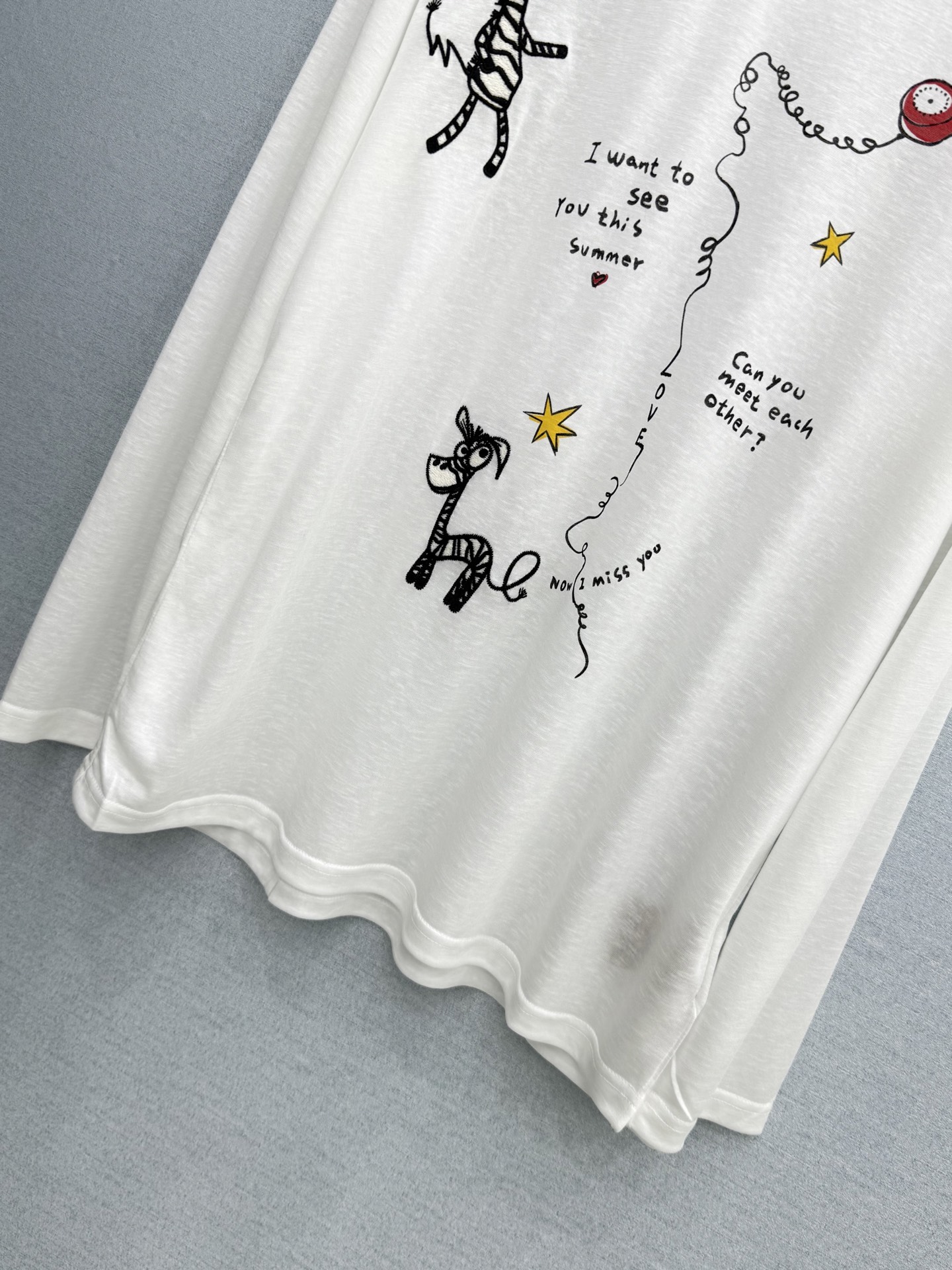 🛒𝐍𝐄𝐖 · 𝟐𝟎𝟐6/爆款现货【春夏上新】 设计师小众｜2026新款印花刺绣防晒长袖T恤高订面料，百搭