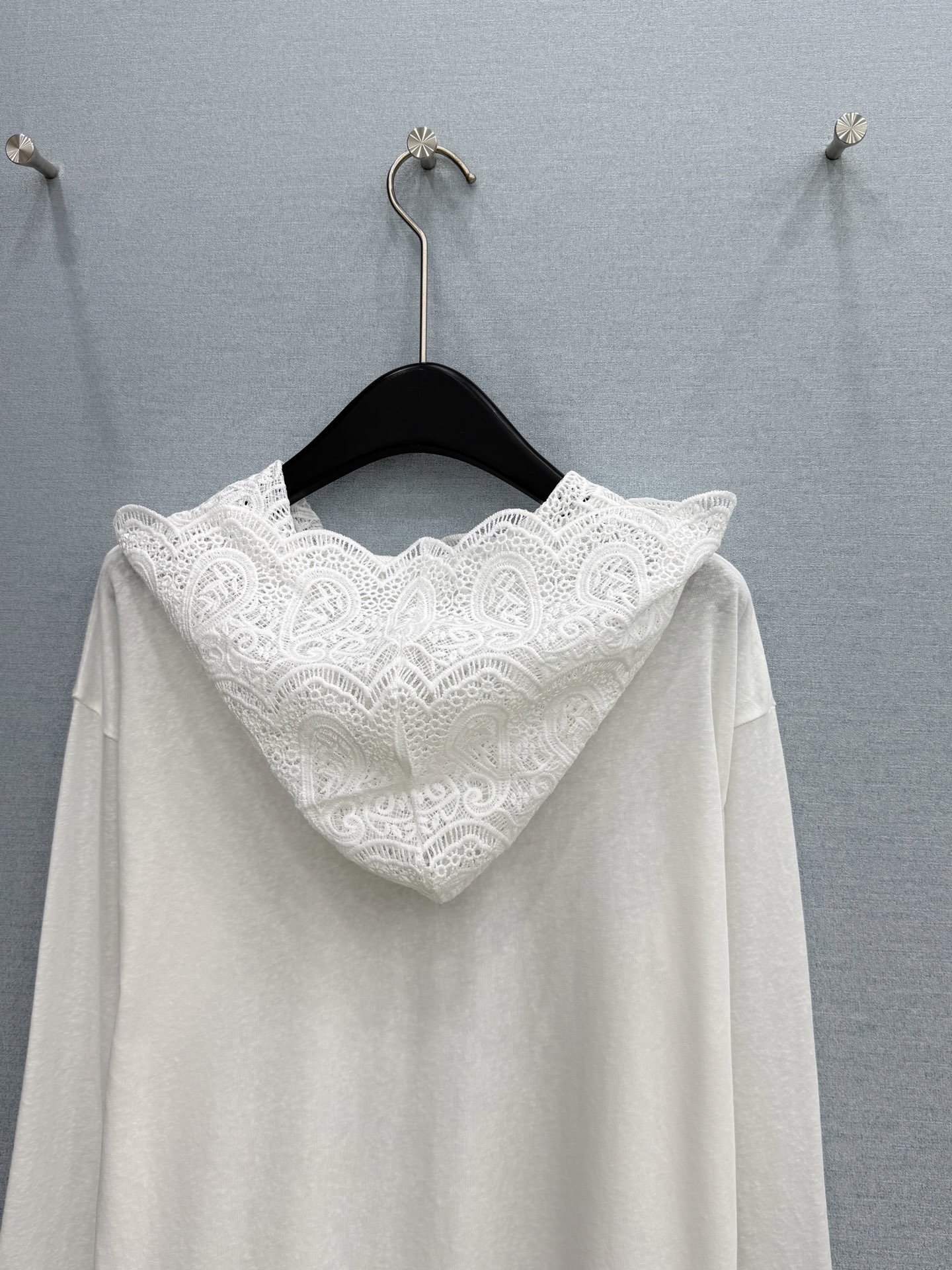 🛒𝐍𝐄𝐖 · 𝟐𝟎𝟐6/爆款现货【春夏上新】 设计师小众｜2026新款蕾丝拼接带帽防晒长袖T恤高订面料，
