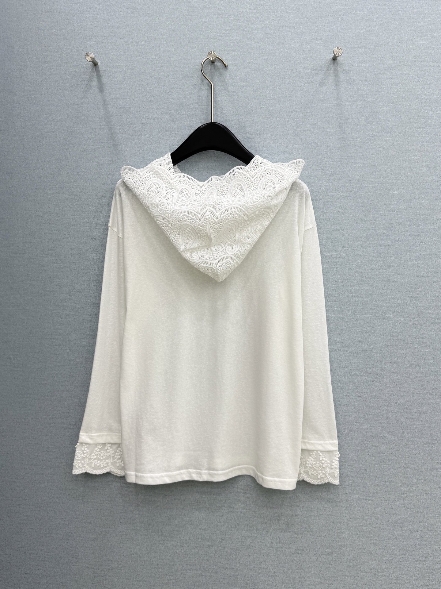 🛒𝐍𝐄𝐖 · 𝟐𝟎𝟐6/爆款现货【春夏上新】 设计师小众｜2026新款蕾丝拼接带帽防晒长袖T恤高订面料，