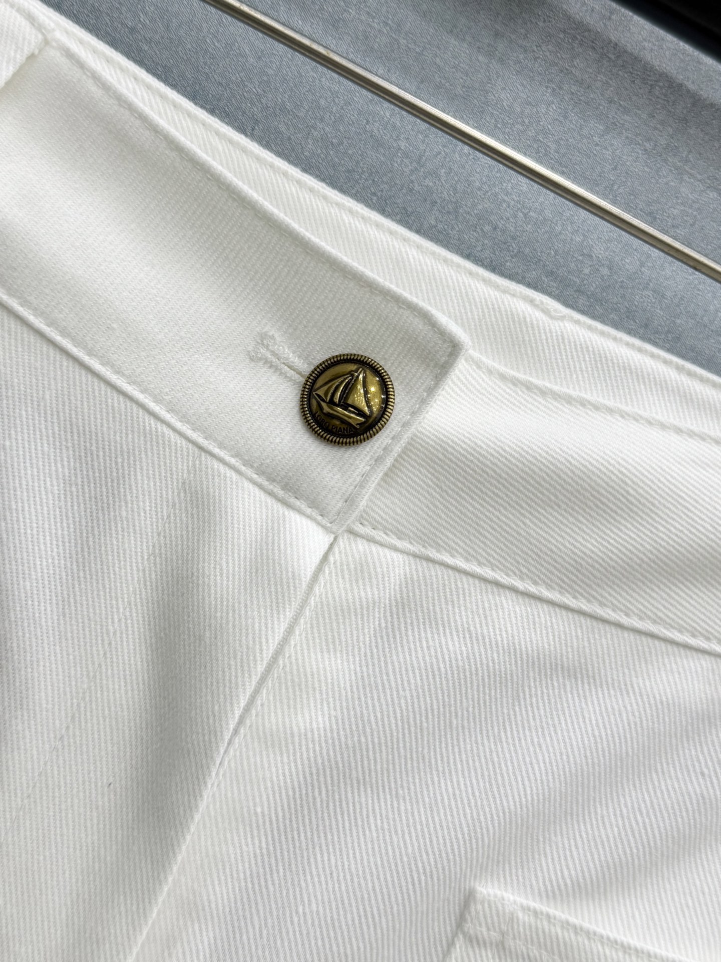 🛒𝐍𝐄𝐖 · 𝟐𝟎𝟐6/爆款现货原单品质 ｜2026双口袋天丝亚麻老钱风休闲裤 高腰微阔腿剪裁，前中压褶