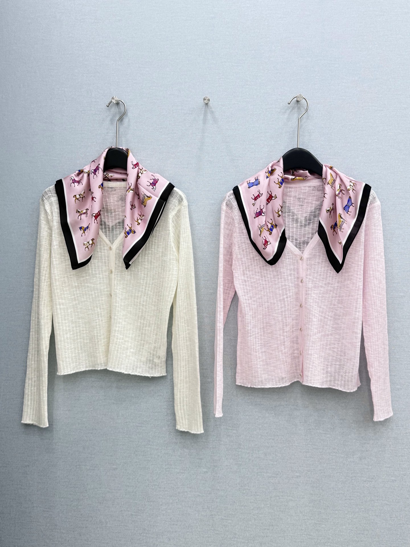 🛒𝐍𝐄𝐖 · 𝟐𝟎𝟐6/爆款现货高端订制  Lp ｜26新品丝巾装饰针织开衫王炸单品，精致常规版型上身巨