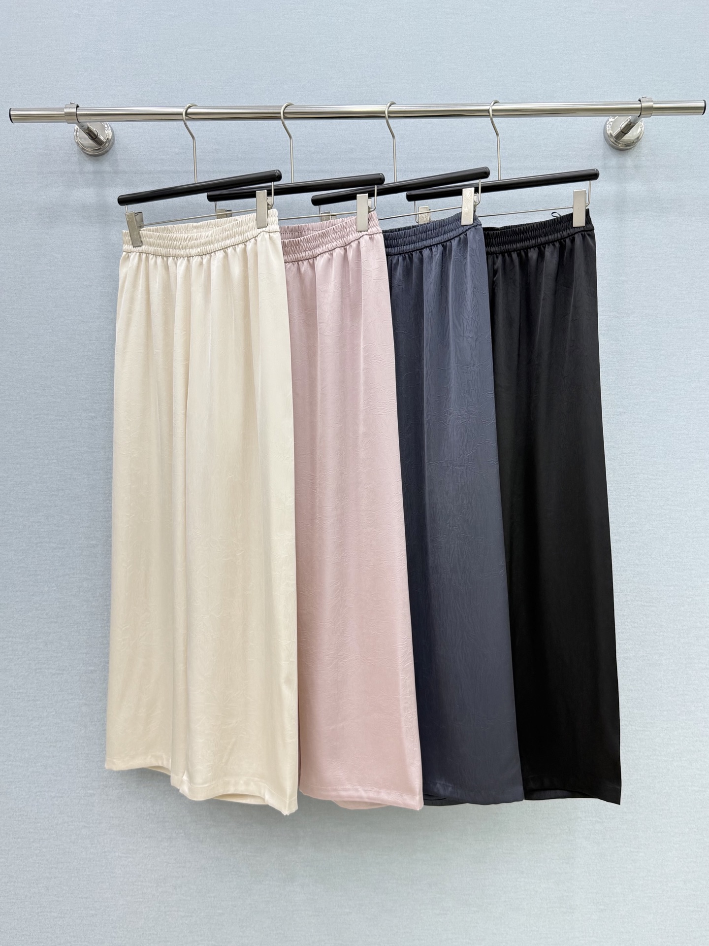 🛒𝐍𝐄𝐖 · 𝟐𝟎𝟐6/爆款现货原单高品质  设计师｜26新款暗纹提花休闲裤颜色百搭高级 松紧腰包容性好
