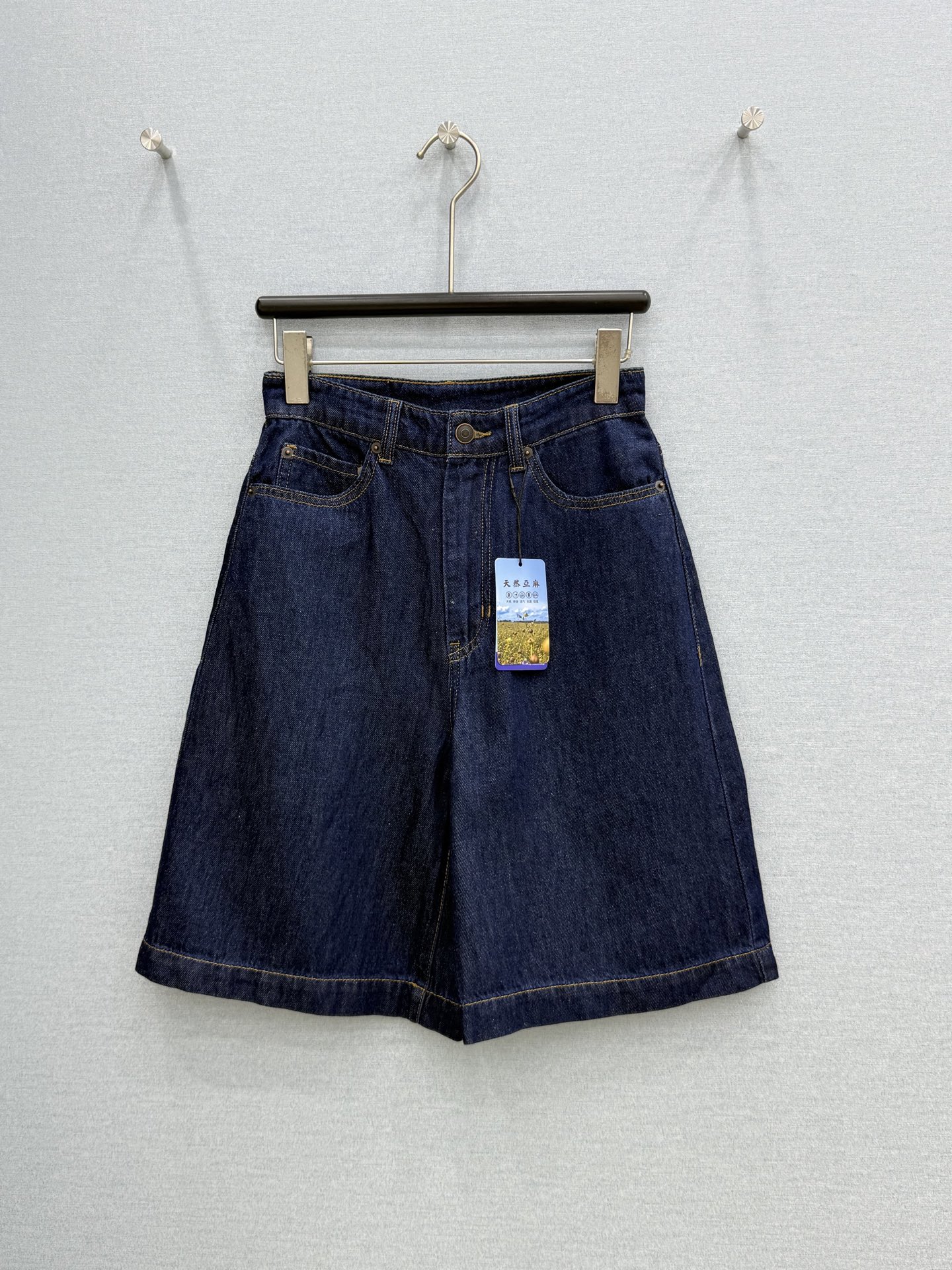🛒𝐍𝐄𝐖 · 𝟐𝟎𝟐6/爆款现货原单品质 Max*|天丝棉百慕大牛仔中裤闭眼入的单品 随便一搭都气质感 🛒𝐍𝐄𝐖 · 𝟐𝟎𝟐6/爆款现货原单品质 Max*|天丝棉百慕大牛仔中裤闭眼入的单品 随便一搭都气质感