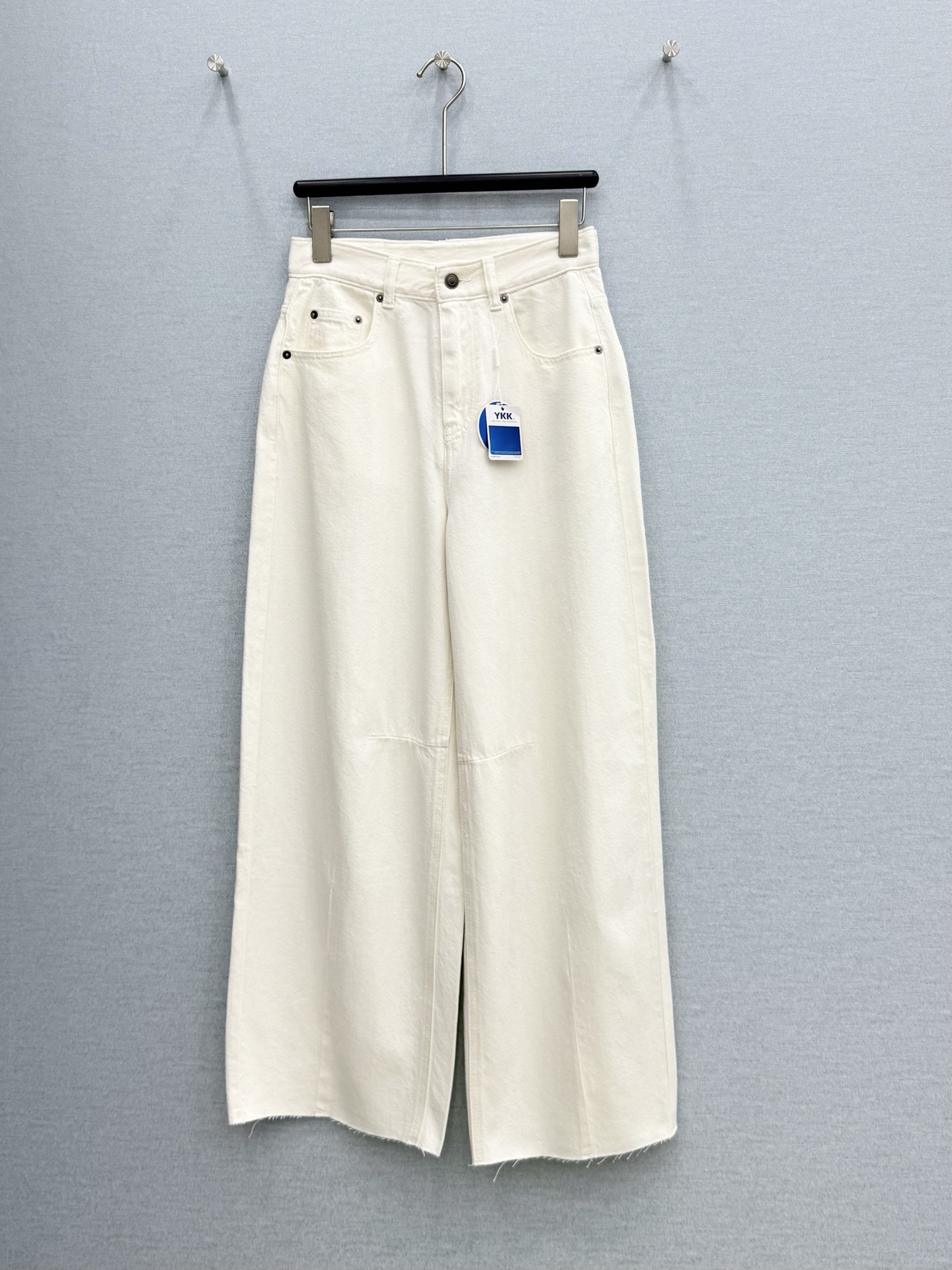 🛒𝐍𝐄𝐖 · 𝟐𝟎𝟐6/爆款现货【原单品质】MO&C*｜订制毛边牛仔裤采用高端定制面料，牛仔穿起来非常舒