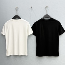 🛒𝐍𝐄𝐖 · 𝟐𝟎𝟐6/爆款现货【春夏上新】 Lou* V|2026新款口袋刺绣T恤高订面料,百搭版型 🛒𝐍𝐄𝐖 · 𝟐𝟎𝟐6/爆款现货【春夏上新】 Lou* V|2026新款口袋刺绣T恤高订面料,百搭版型