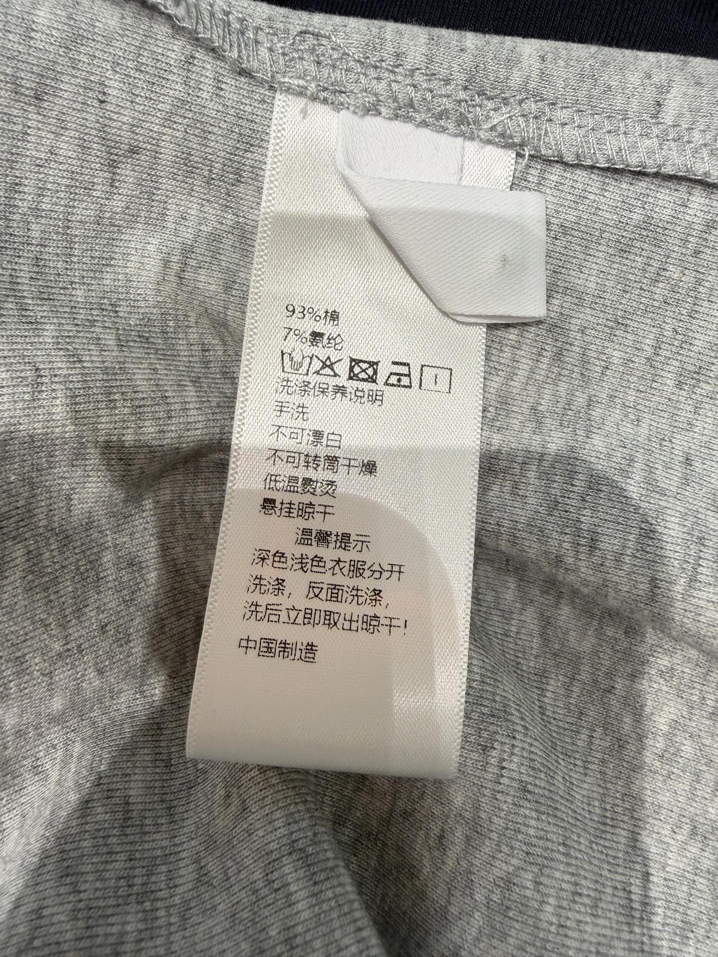 🛒𝐍𝐄𝐖 · 𝟐𝟎𝟐6/爆款现货原创设计师 ｜2026新品假两件烫钻吊带定制YB材质 透气舒适 质感十足