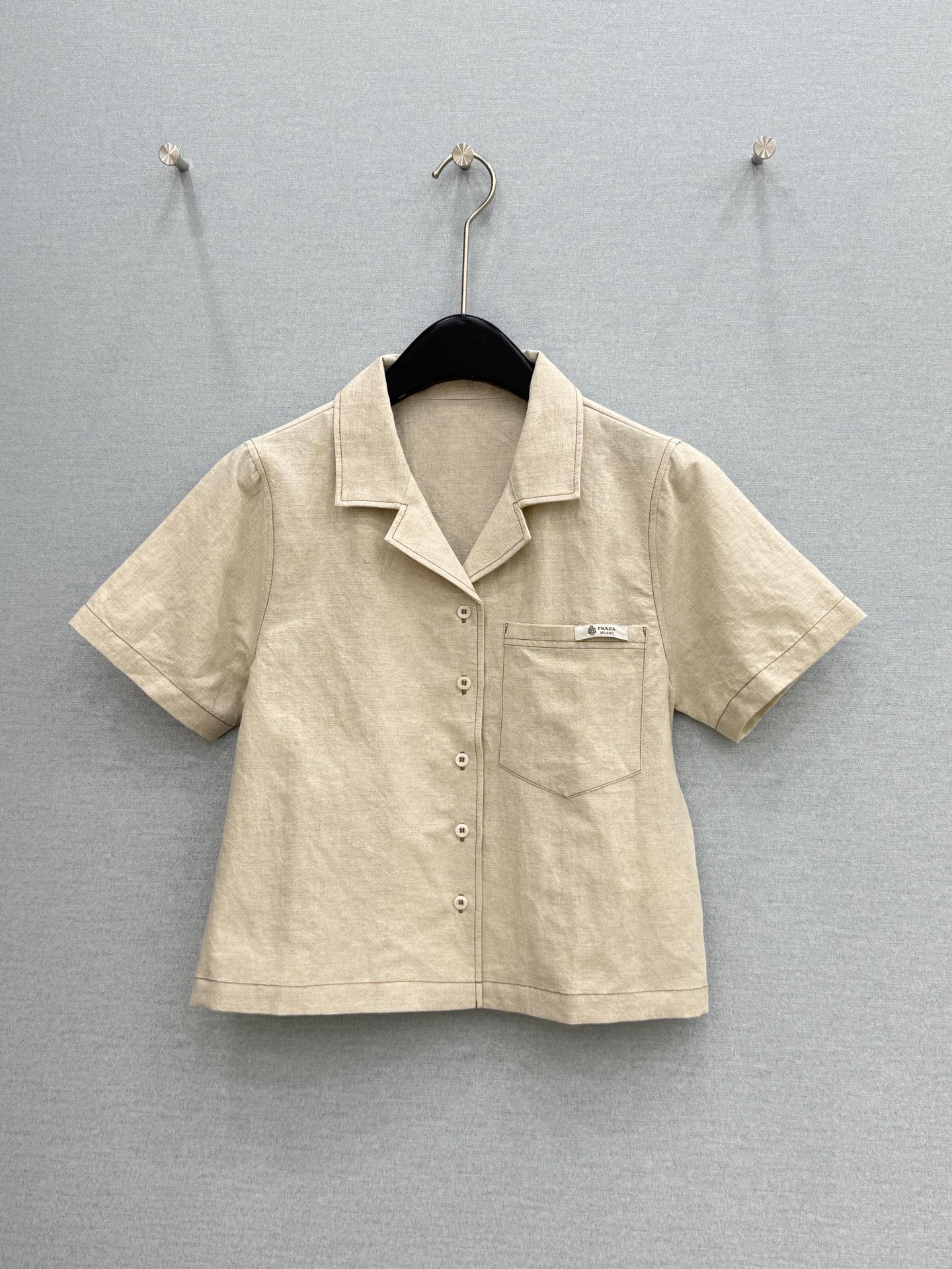 🛒𝐍𝐄𝐖 · 𝟐𝟎𝟐6/爆款现货原单品质 Pra*｜2026新品撞色手缝标麻料衬衫短裤套装精致版型，高级
