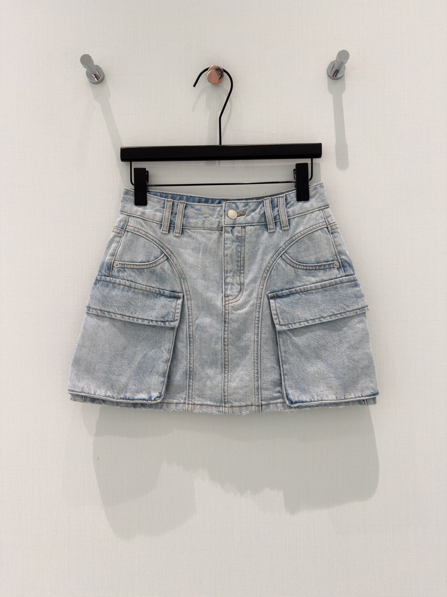 NO:836199,Original Designer｜26 New Double Pocket Denim Skirt. The color combination is very nice, slimming design, and the upper body is very beautiful. The visual effect is elongated, making you look taller and slimmer. Very good elastic fabric, the effect is satisfactory, and highly matched for daily needs. Blue SMLXL l,,skirts,19860909原创 设计师｜26新款双口袋牛仔半裙 色系搭配非常好看,瘦身设计,版型上身巨好看 拉长视觉效果 显高显瘦 非常好的弹力面料,效果令人满意, 搭配度极高的日常刚需款 蓝色 SMLXL l,,skirts,,Women's clothing