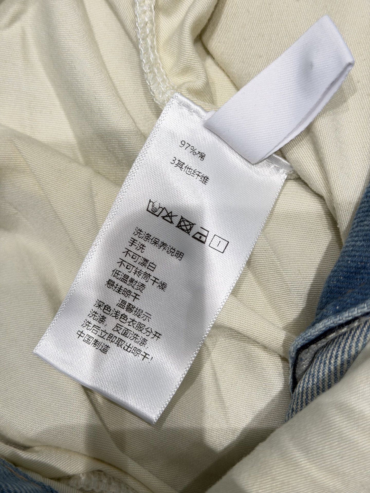 🛒𝐍𝐄𝐖 · 𝟐𝟎𝟐6/爆款现货原创 设计师｜26新款烫钻印花牛仔半裙色系搭配非常好看，瘦身设计，版型上