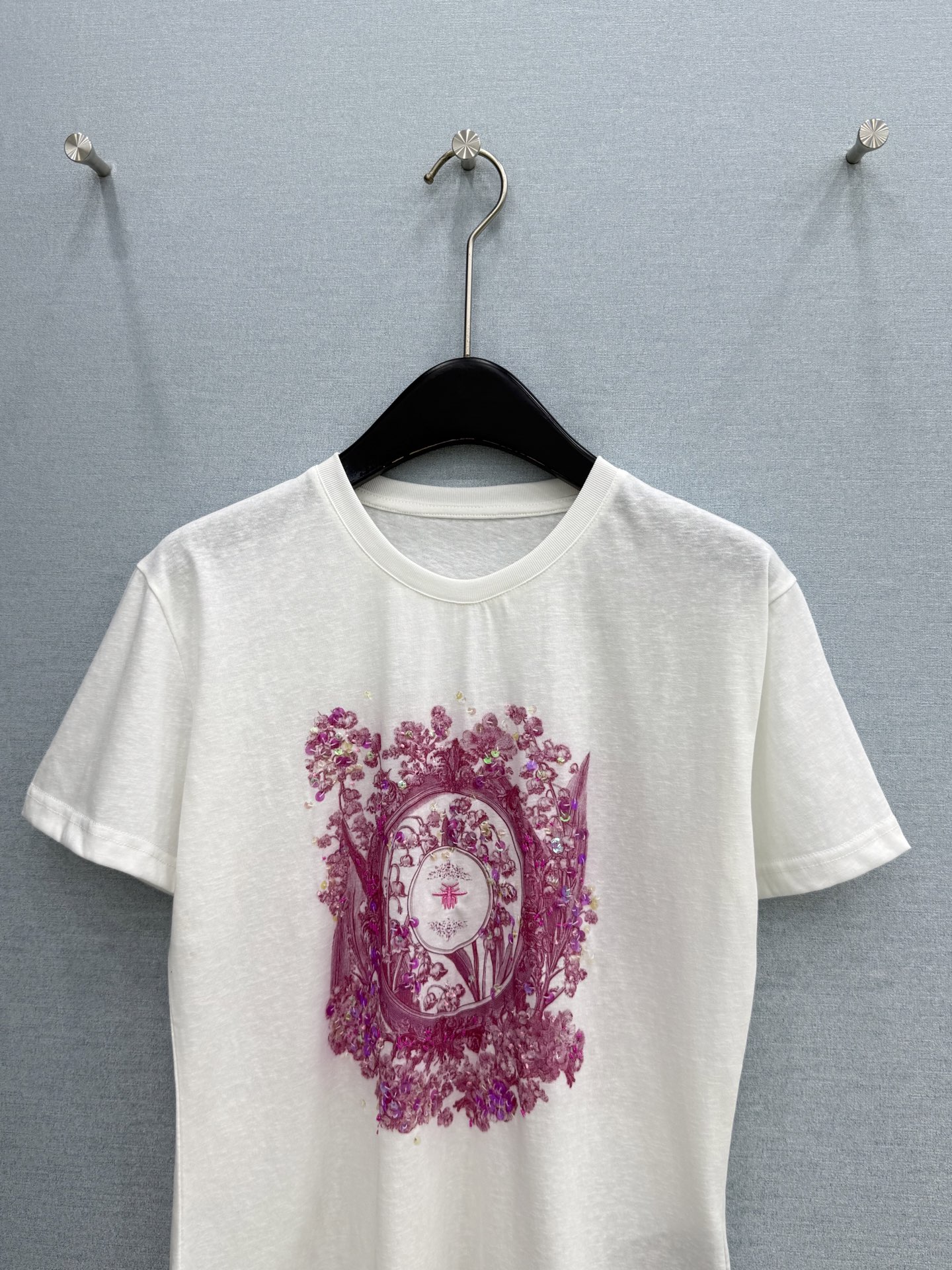 🛒𝐍𝐄𝐖 · 𝟐𝟎𝟐6/爆款现货原单品质 小众*｜精致印花订珠短袖T恤高订面料 亲肤透气舒适标志性字母图