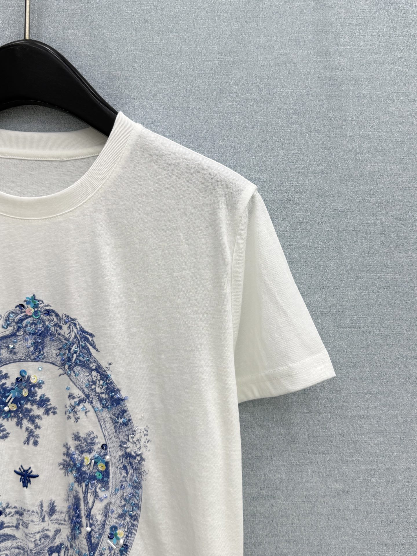 🛒𝐍𝐄𝐖 · 𝟐𝟎𝟐6/爆款现货原单品质 小众*｜精致印花订珠短袖T恤高订面料 亲肤透气舒适标志性字母图