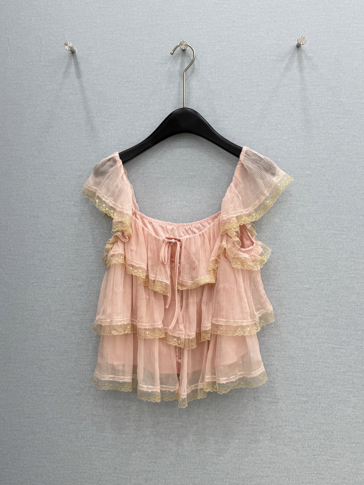 🛒𝐍𝐄𝐖 · 𝟐𝟎𝟐6/爆款现货原单品质 小众*｜2026新品蛋糕式蕾丝拼接小衬衫高端设计 百褶下摆 高
