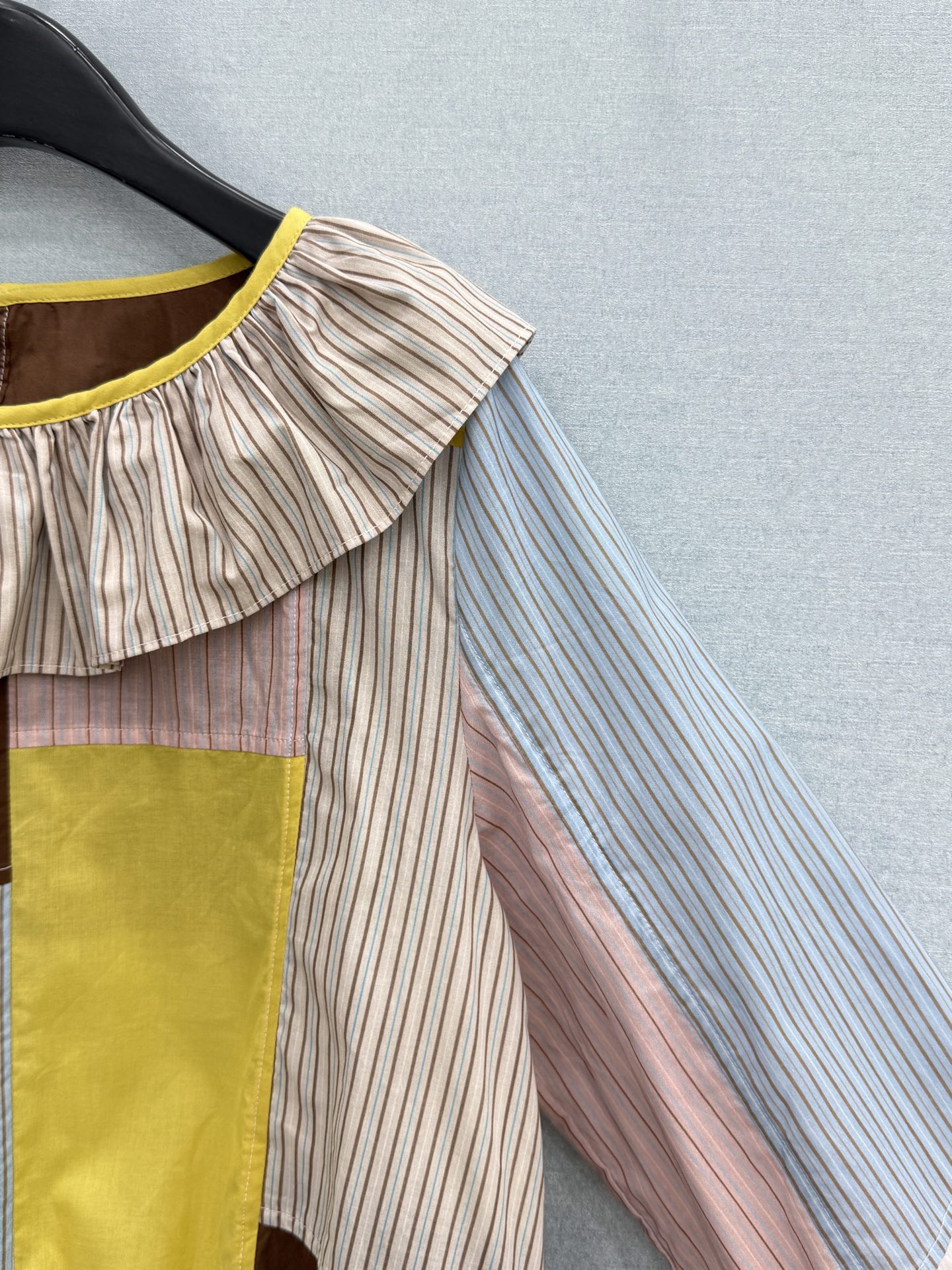 🛒𝐍𝐄𝐖 · 𝟐𝟎𝟐6/爆款现货原单品质 小众*｜2026新品荷叶边拼色圆领衬衫高端设计 高级肌理细腻 