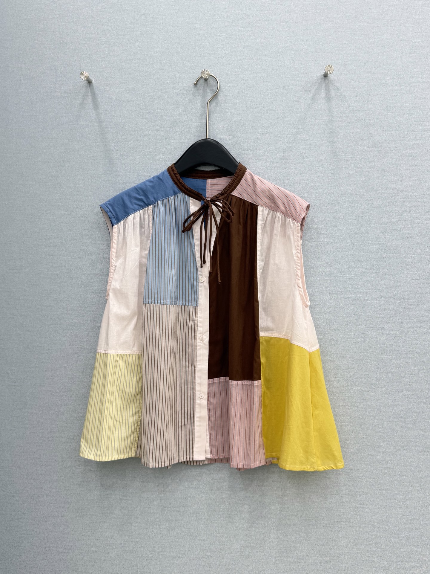 🛒𝐍𝐄𝐖 · 𝟐𝟎𝟐6/爆款现货原单品质 小众*｜2026新品荷叶边拼色圆领无袖衬衫高端设计 系带A版版