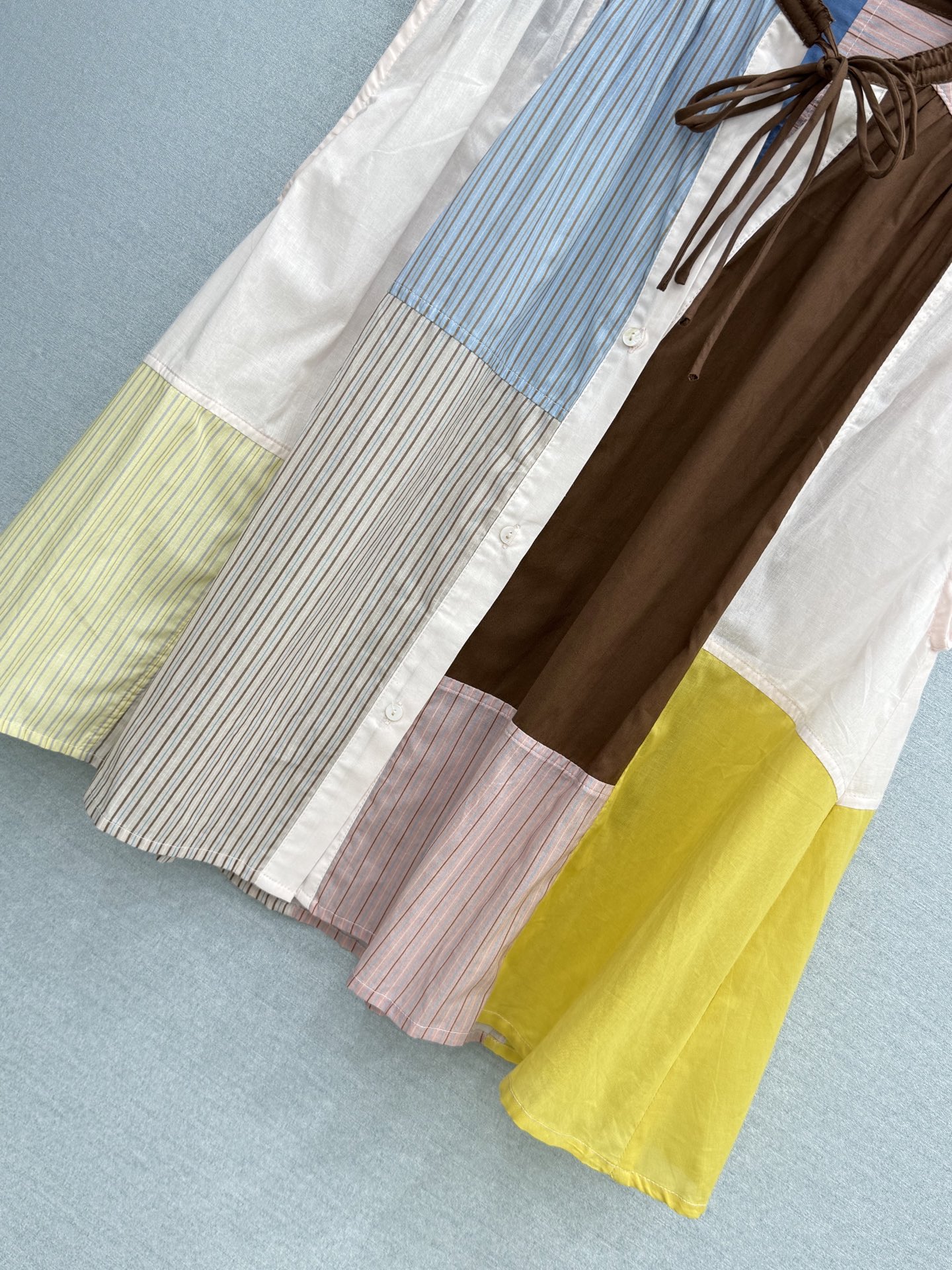 🛒𝐍𝐄𝐖 · 𝟐𝟎𝟐6/爆款现货原单品质 小众*｜2026新品荷叶边拼色圆领无袖衬衫高端设计 系带A版版