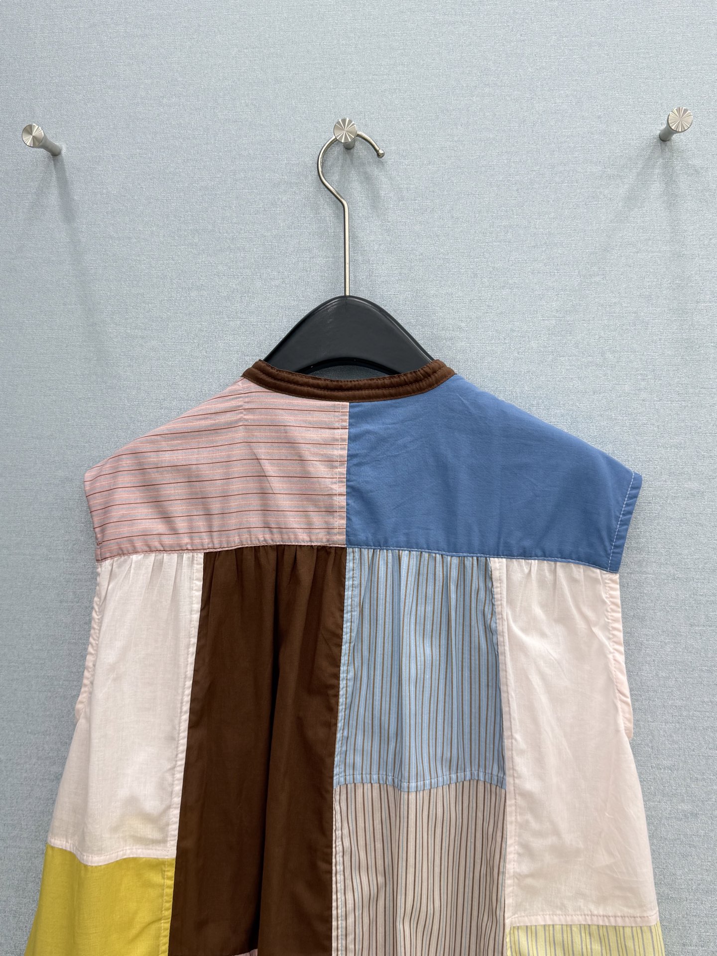 🛒𝐍𝐄𝐖 · 𝟐𝟎𝟐6/爆款现货原单品质 小众*｜2026新品荷叶边拼色圆领无袖衬衫高端设计 系带A版版